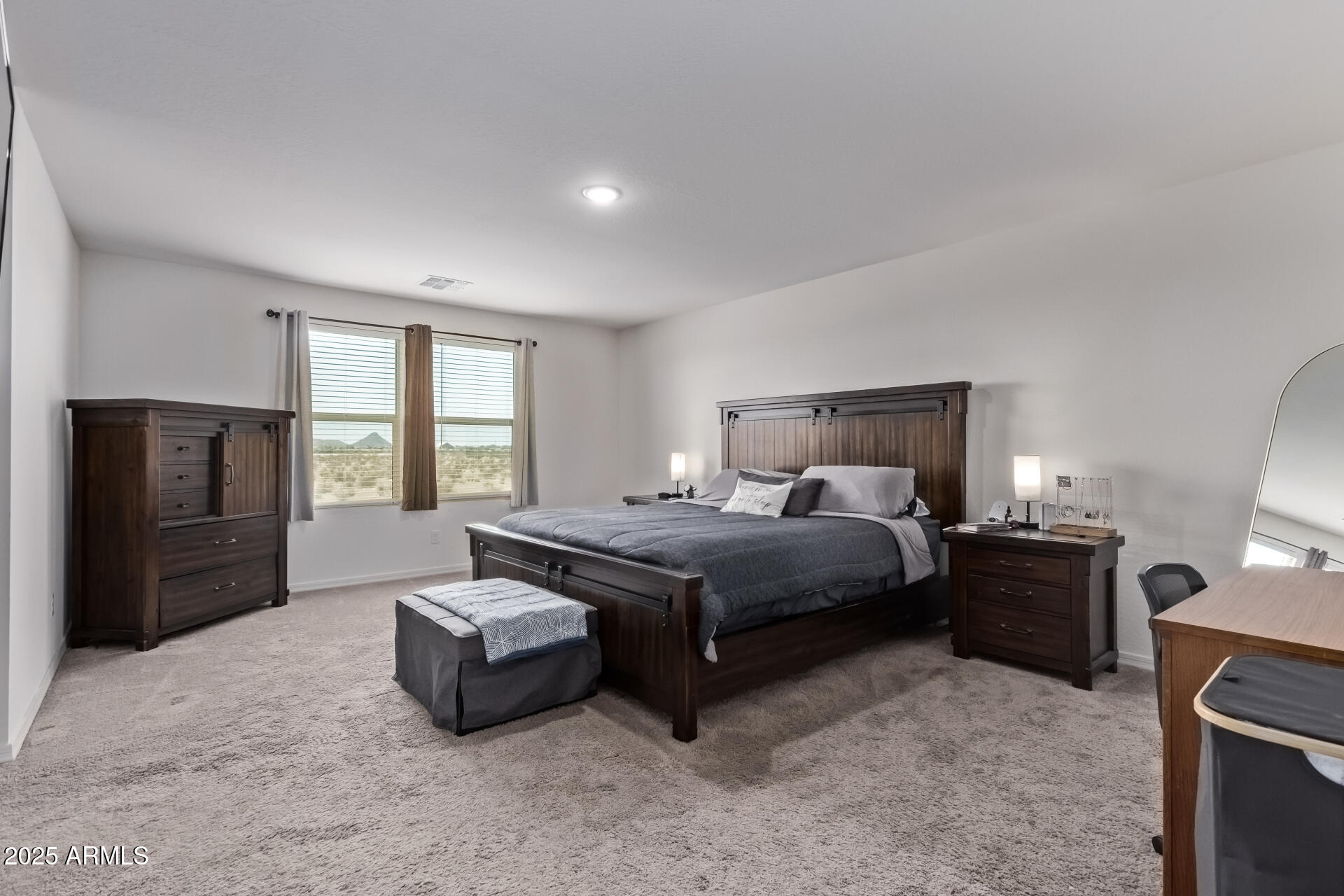 5937 E HELIOS Drive