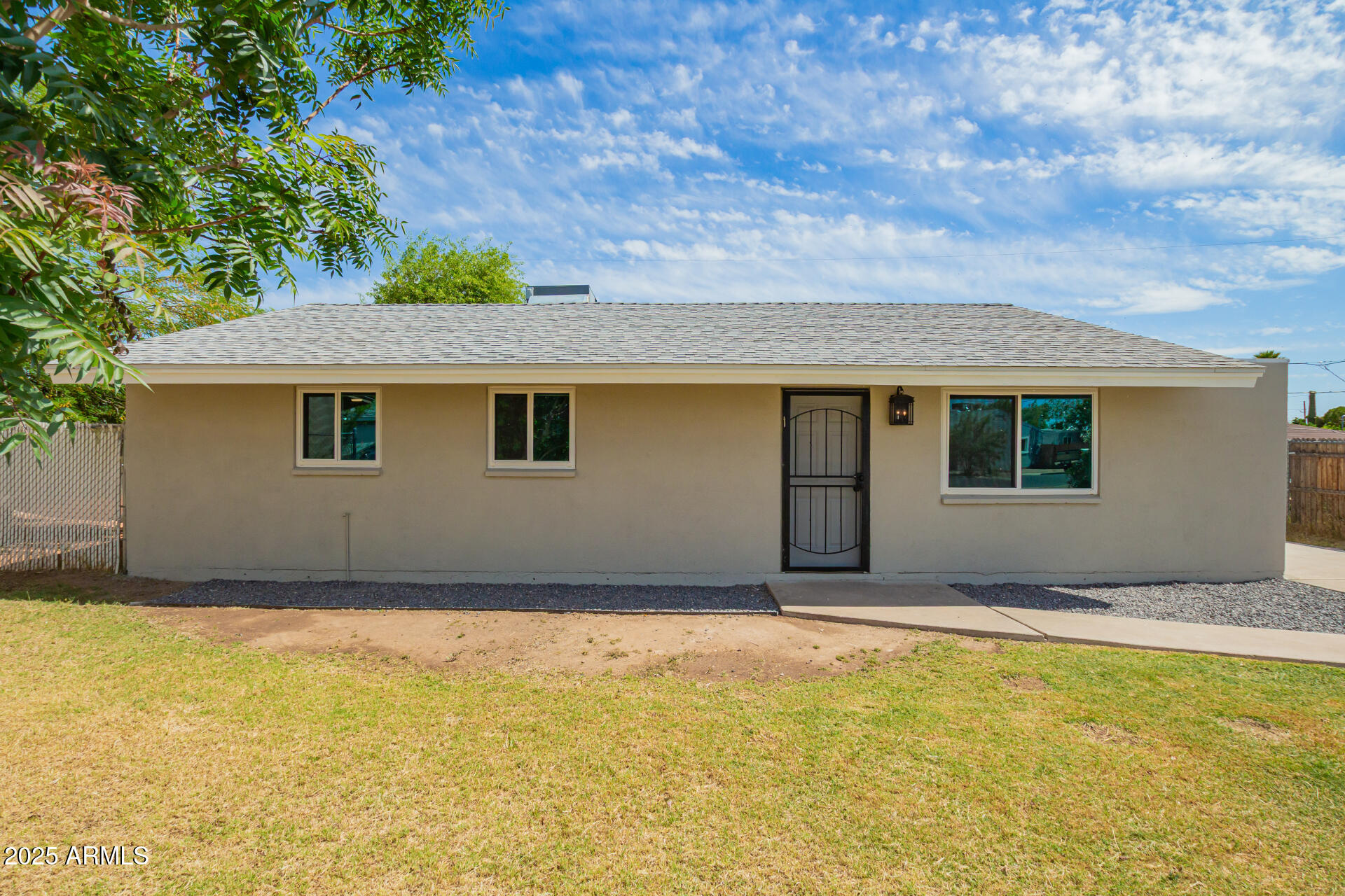 1625 W CINNABAR Avenue