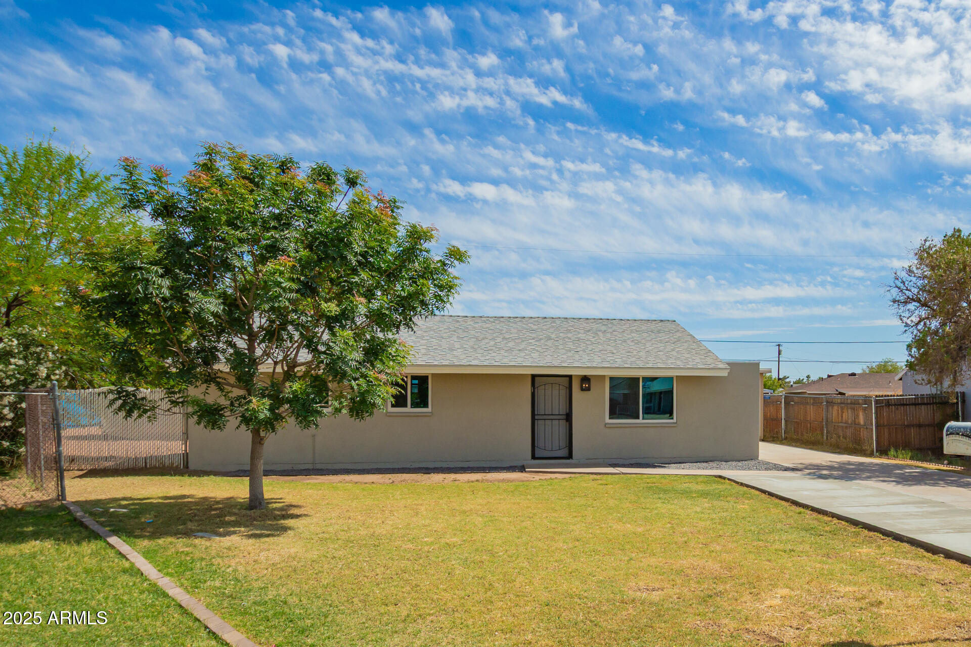 1625 W CINNABAR Avenue