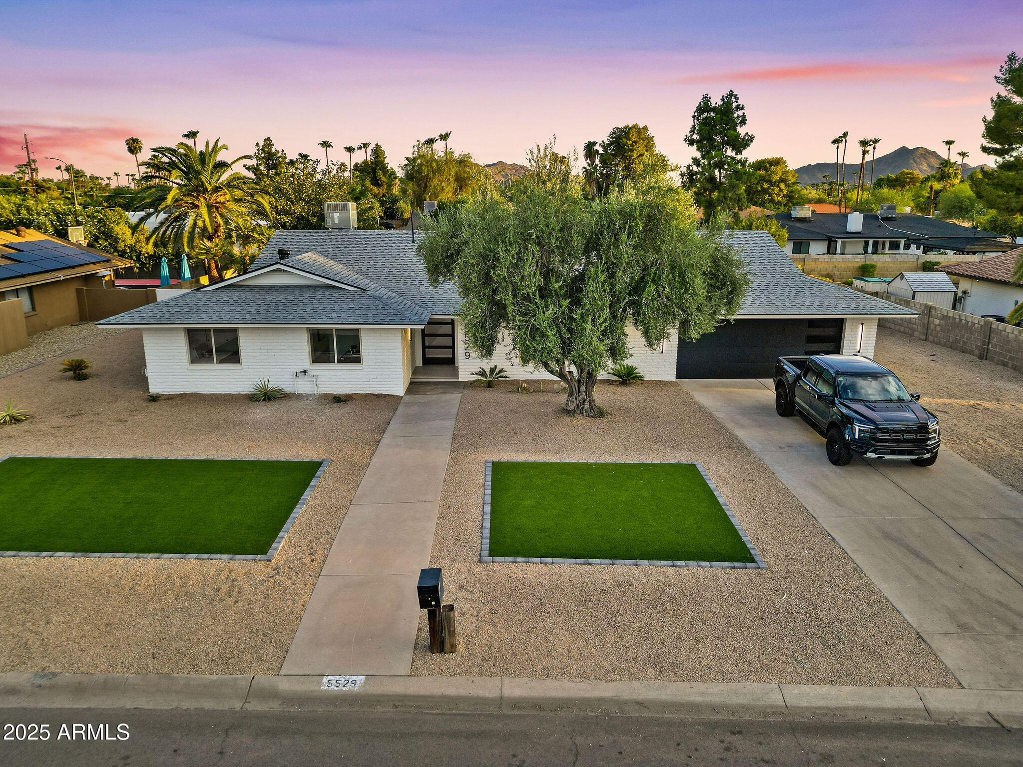 5529 E WINDROSE Drive