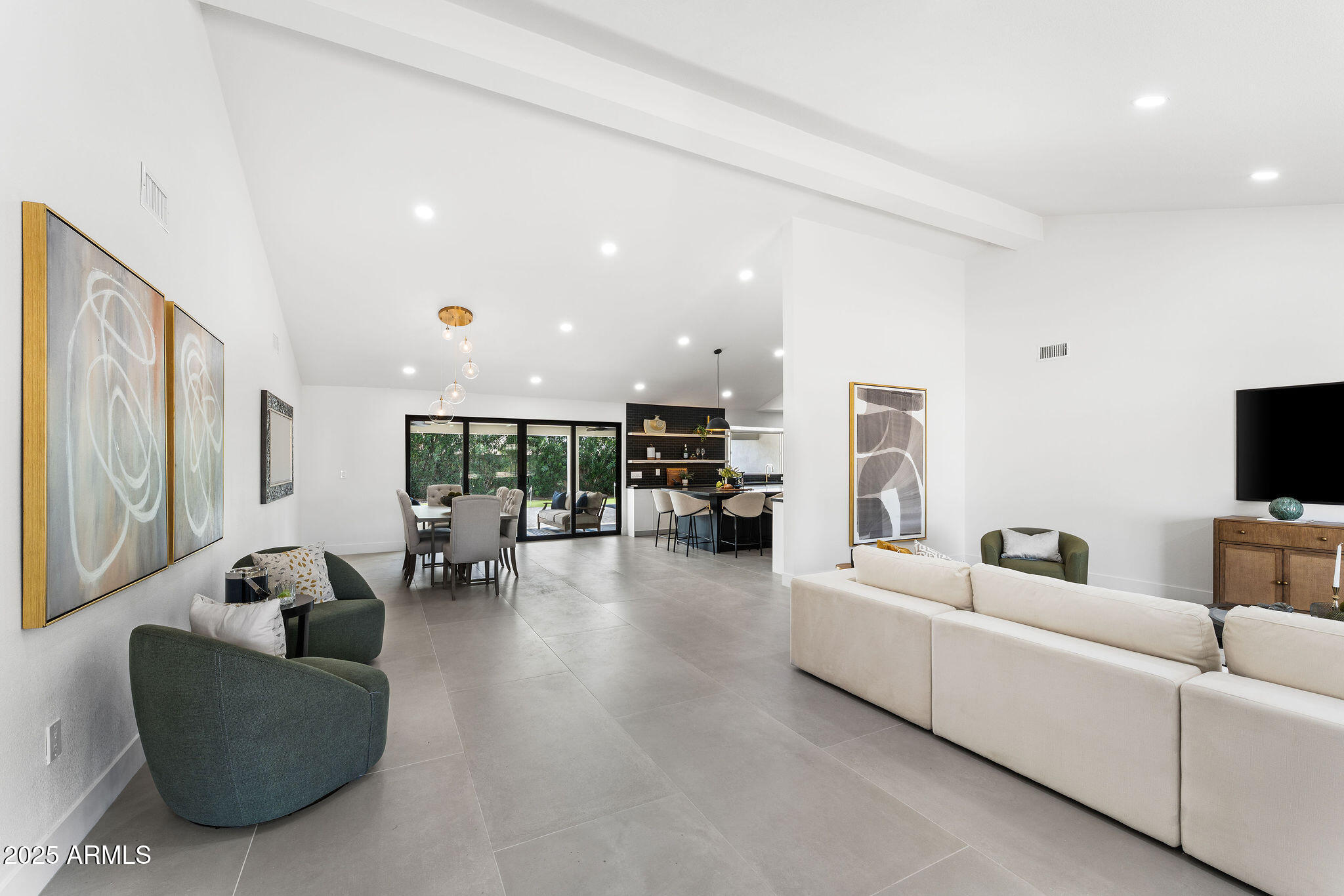 5529 E WINDROSE Drive