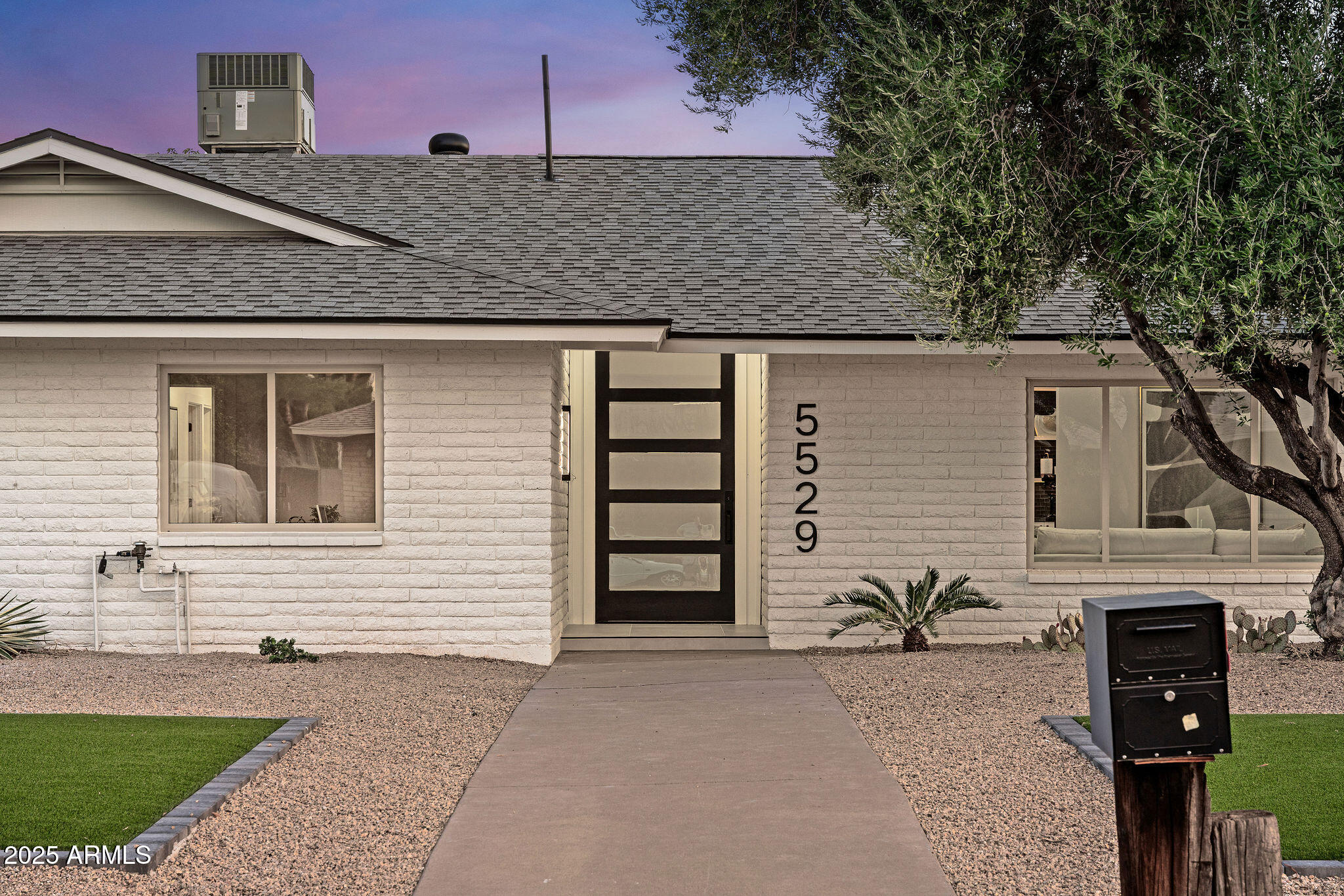 5529 E WINDROSE Drive