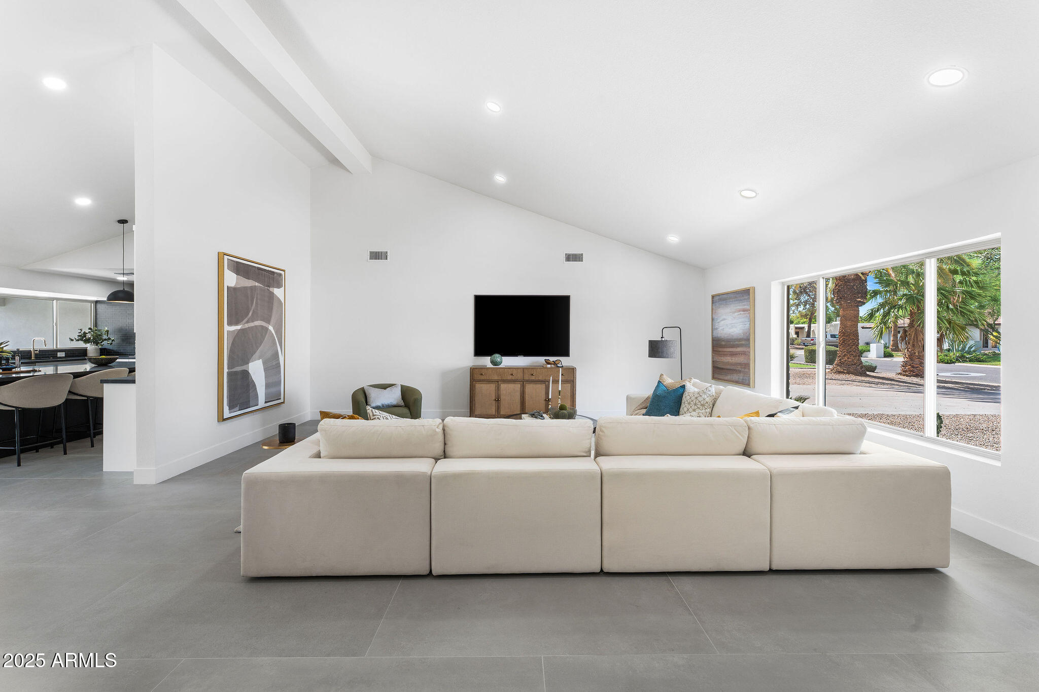 5529 E WINDROSE Drive