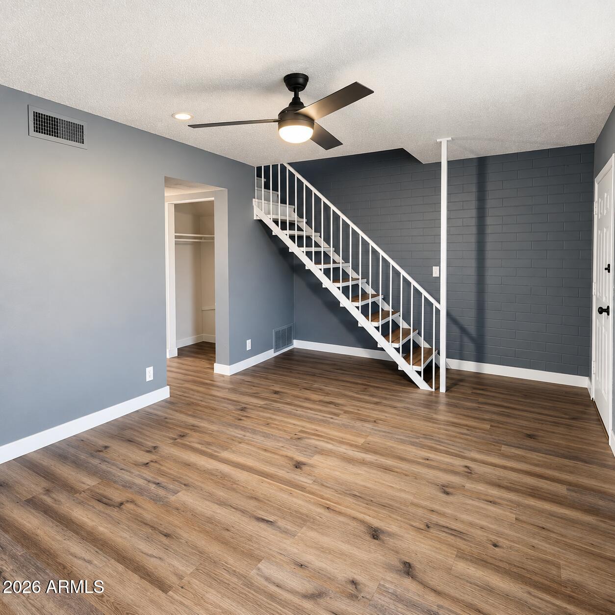 2551 W BERRIDGE Lane D6