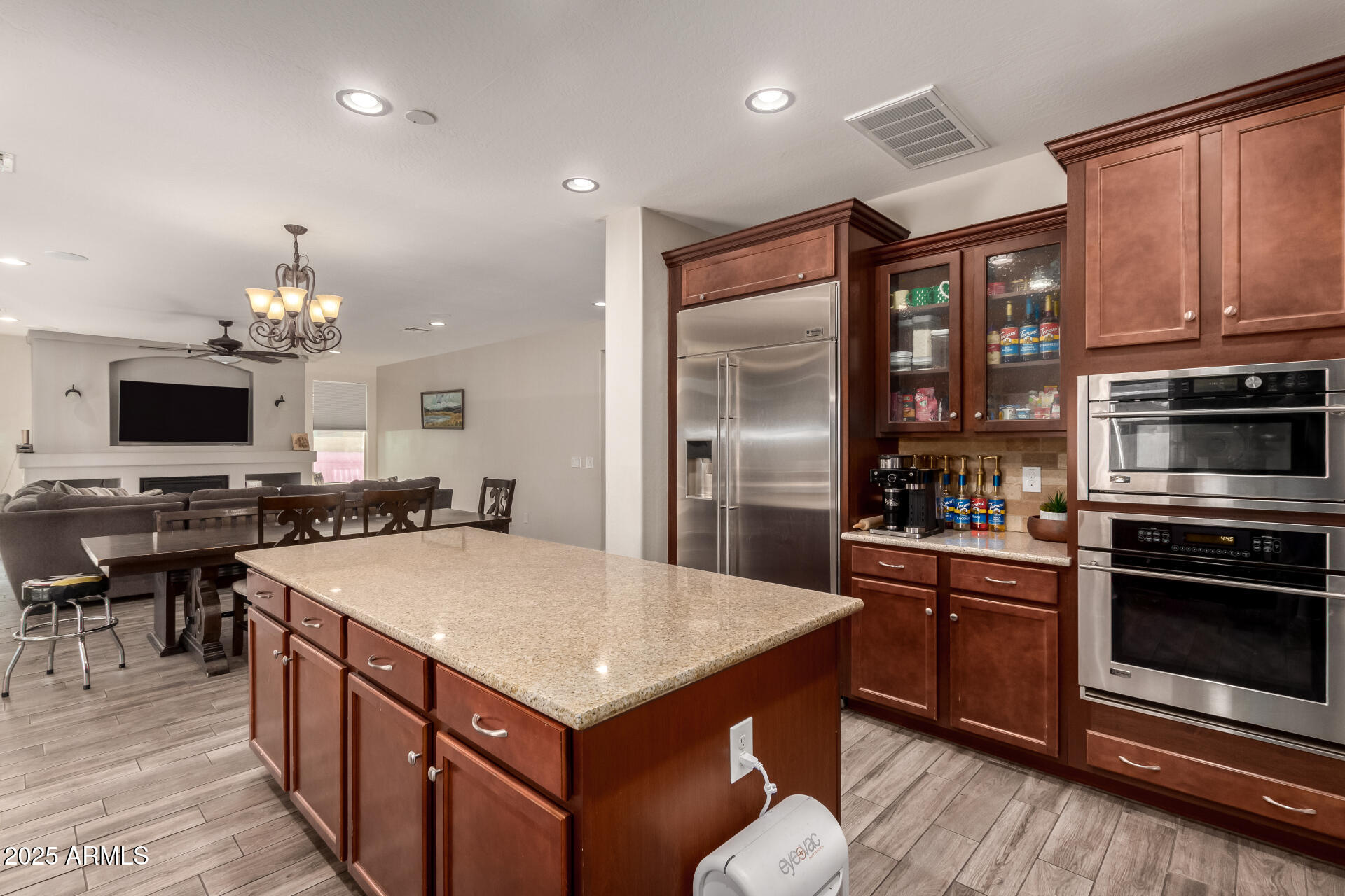 Homes 1 1217 W FEVER TREE Avenue