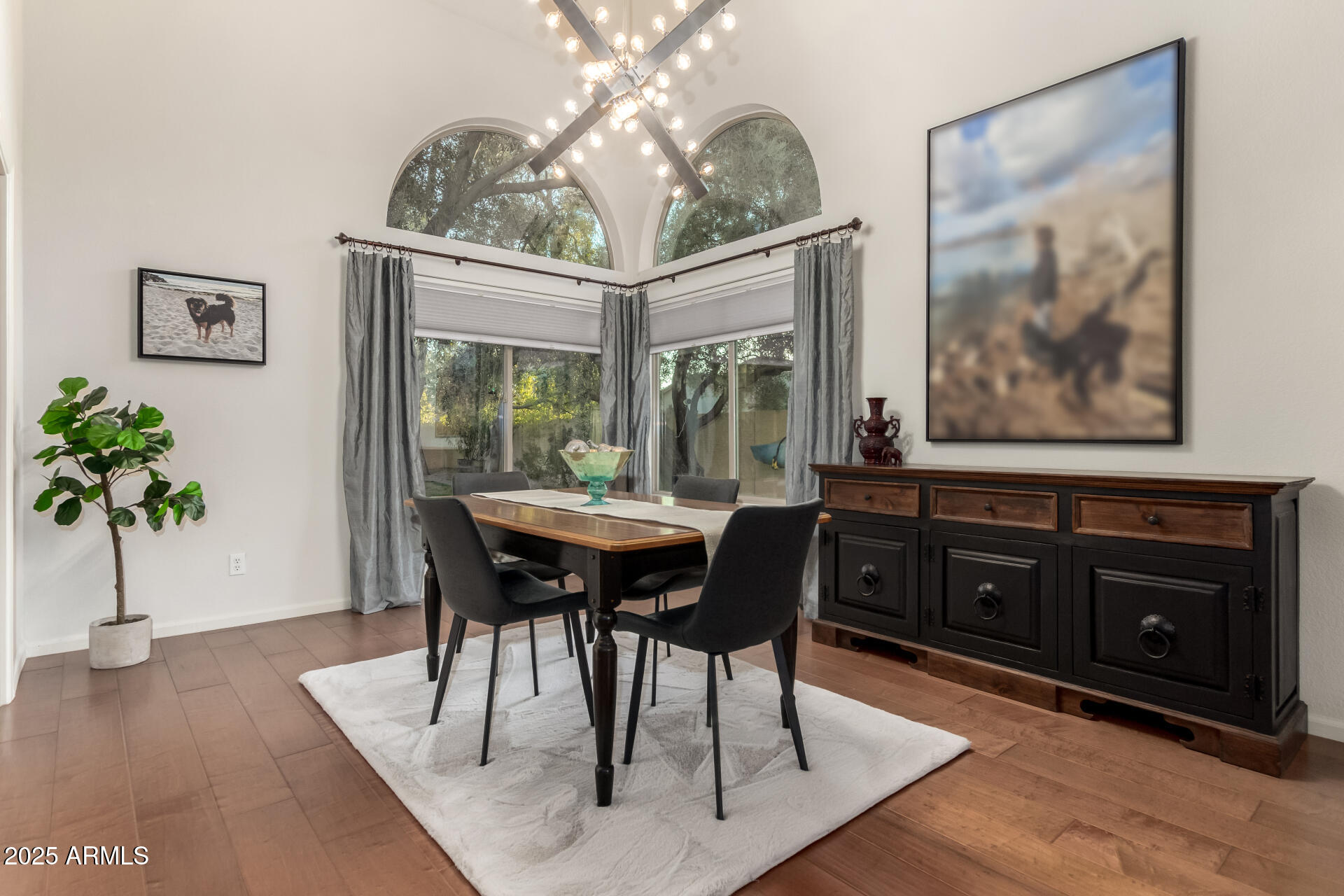 211 E DAWN Drive