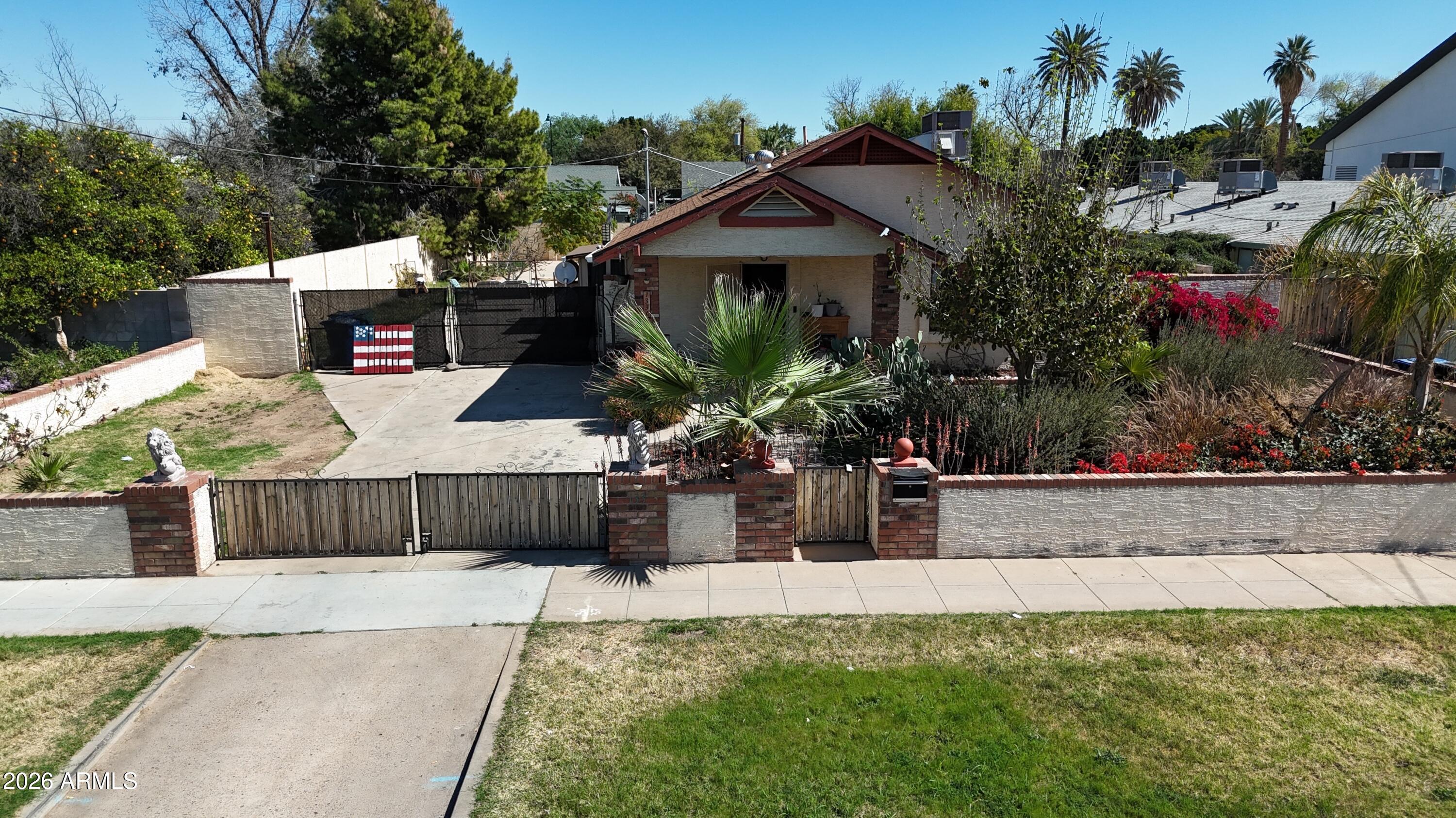 133 N HIBBERT Street