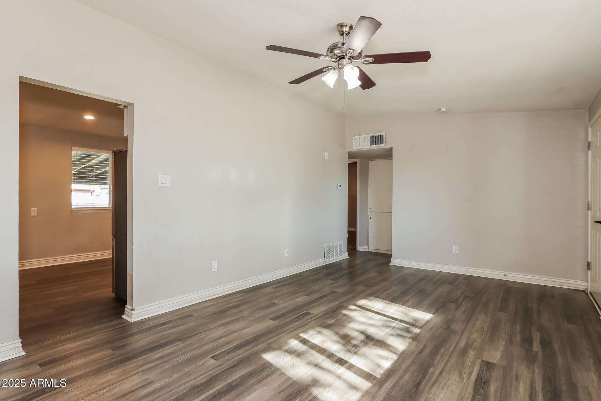 7460 W CINNABAR Avenue