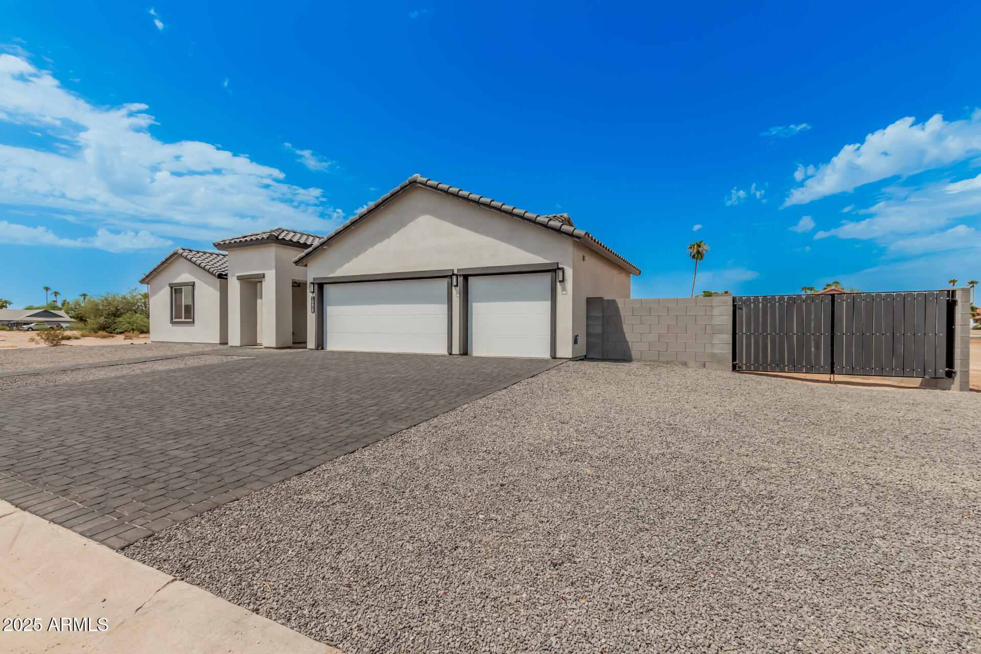 10420 W SAN LAZARO Drive
