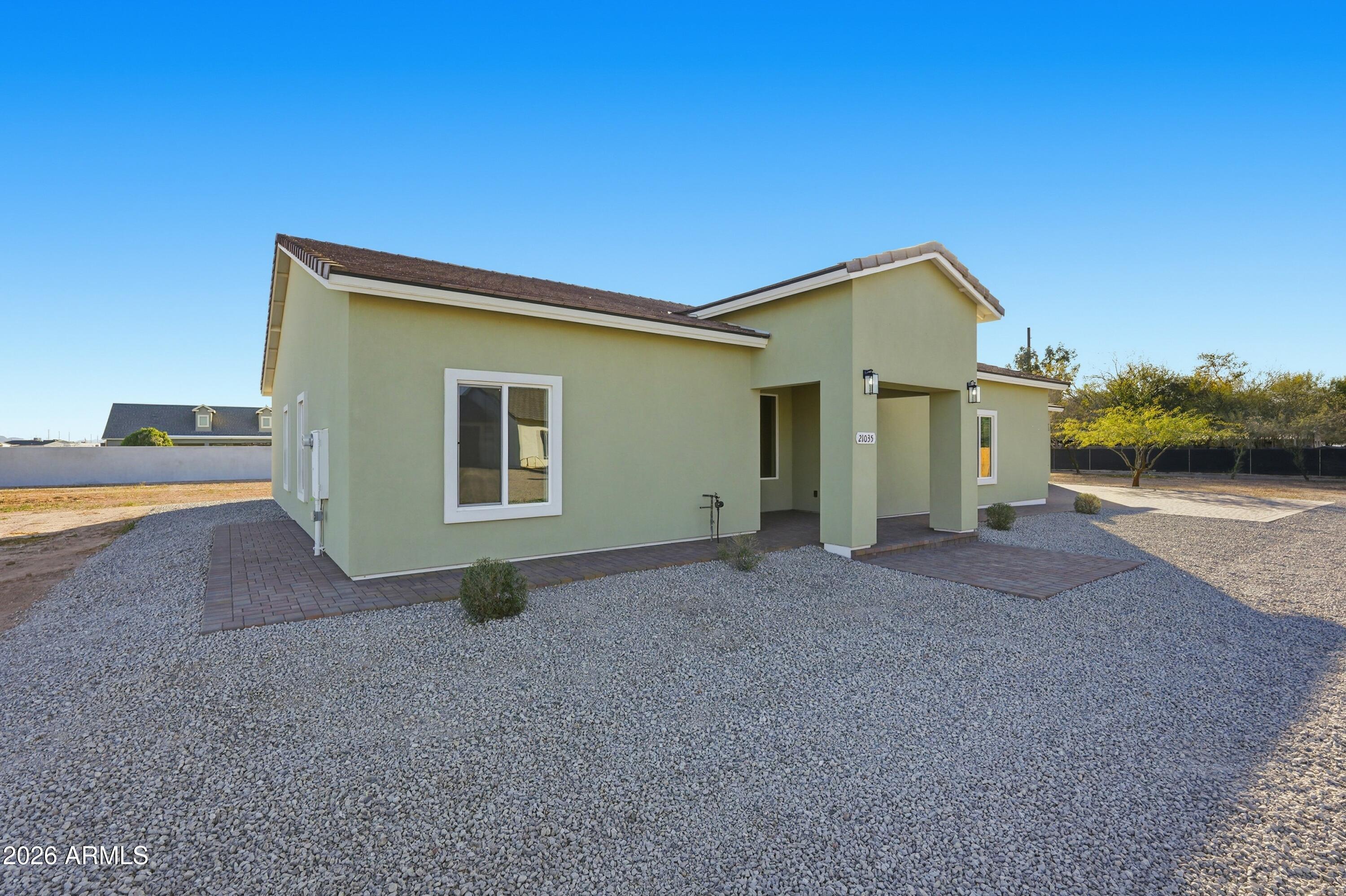 21035 W OCOTILLO Avenue