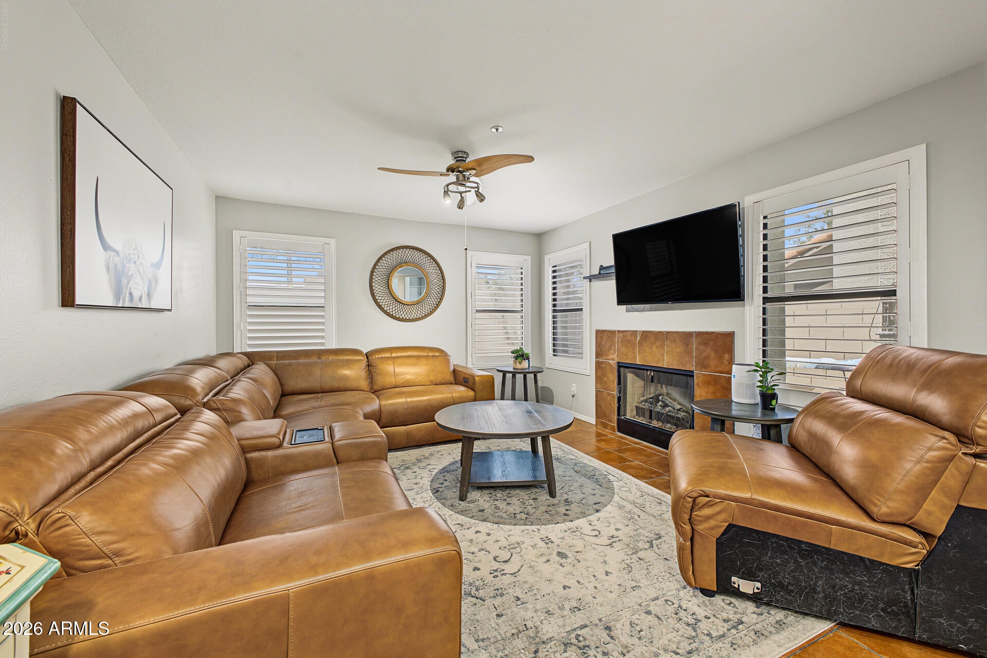 1123 W MANGO Drive