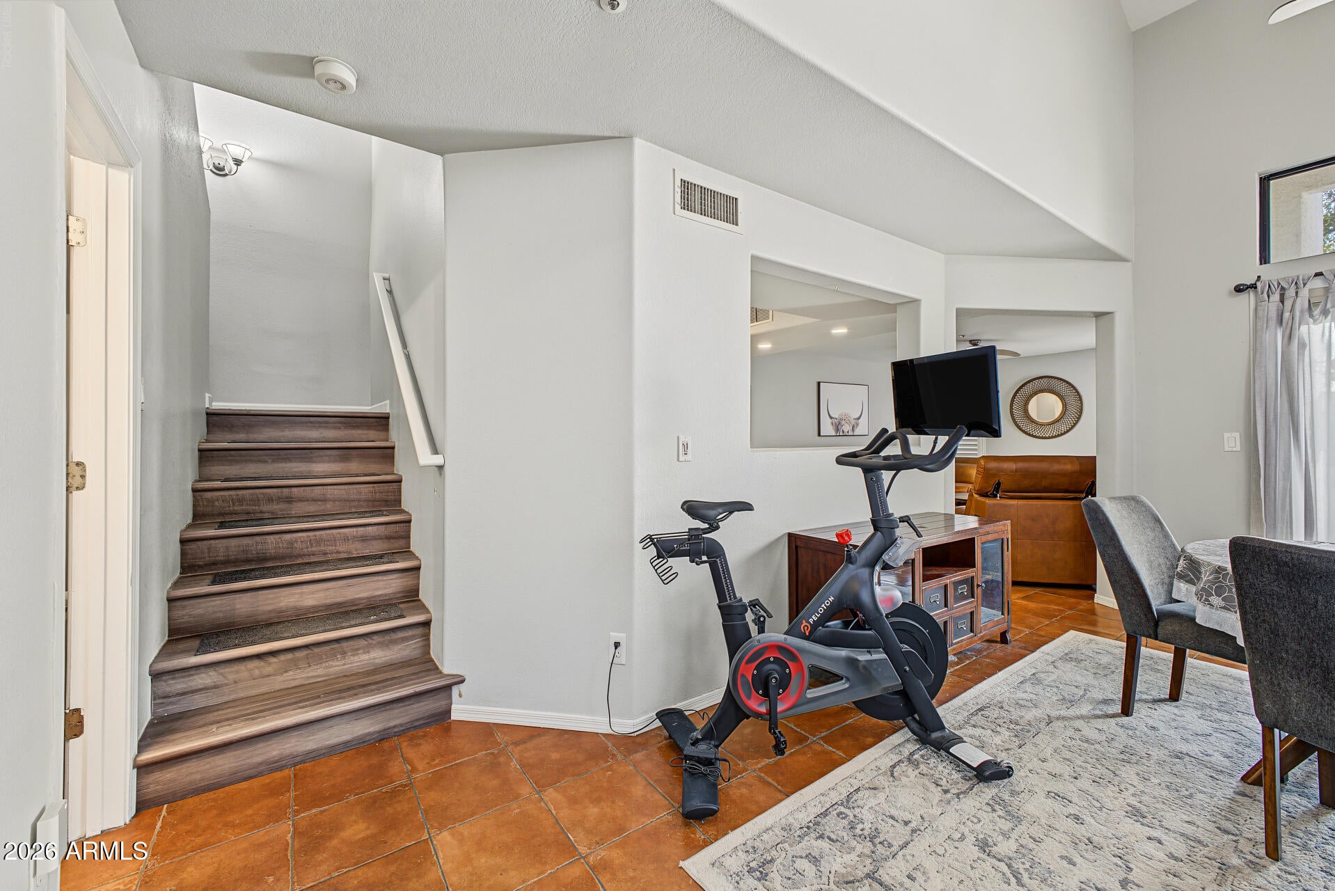 1123 W MANGO Drive
