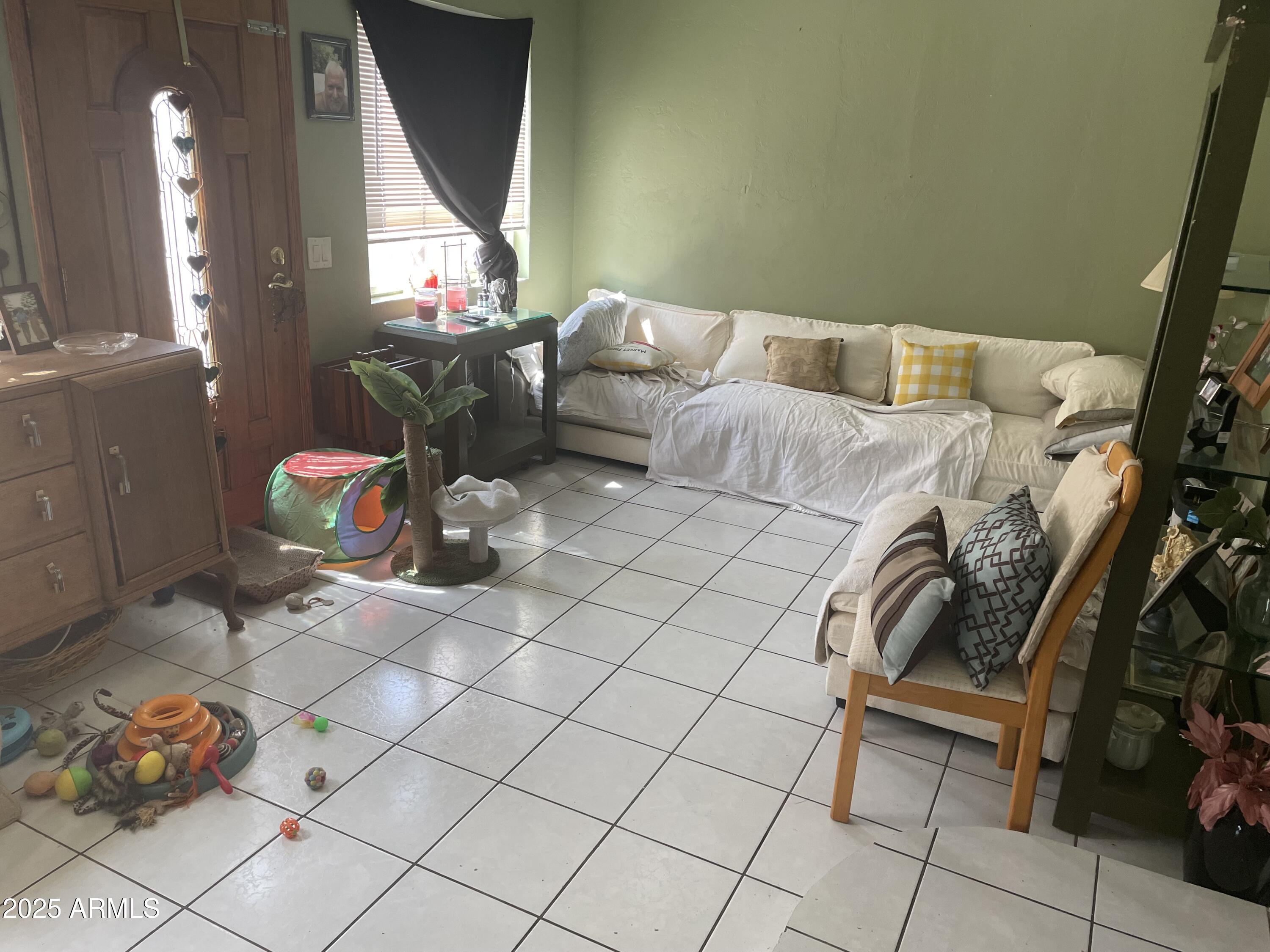277 W 16TH Avenue
