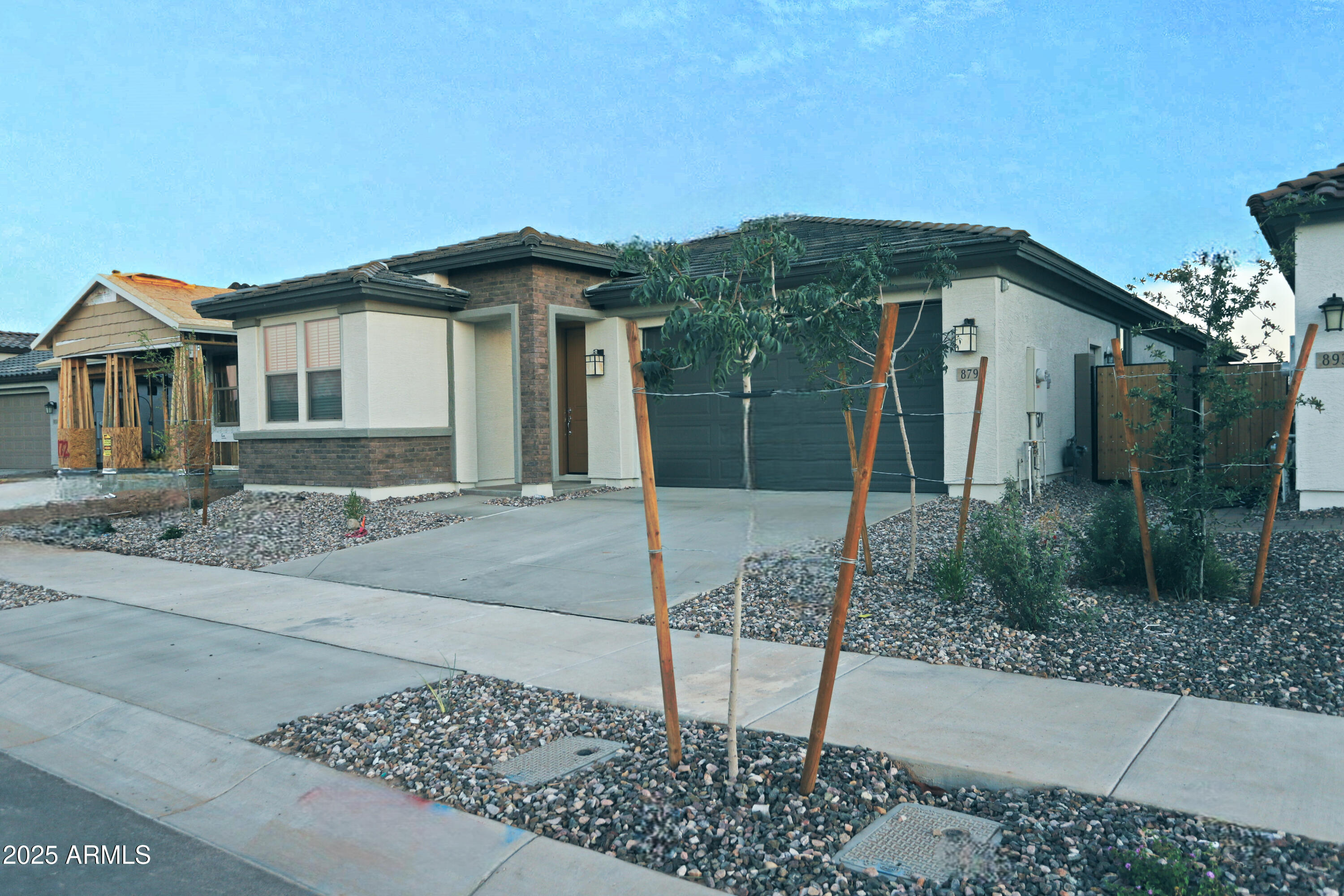 879 W FINCH Drive