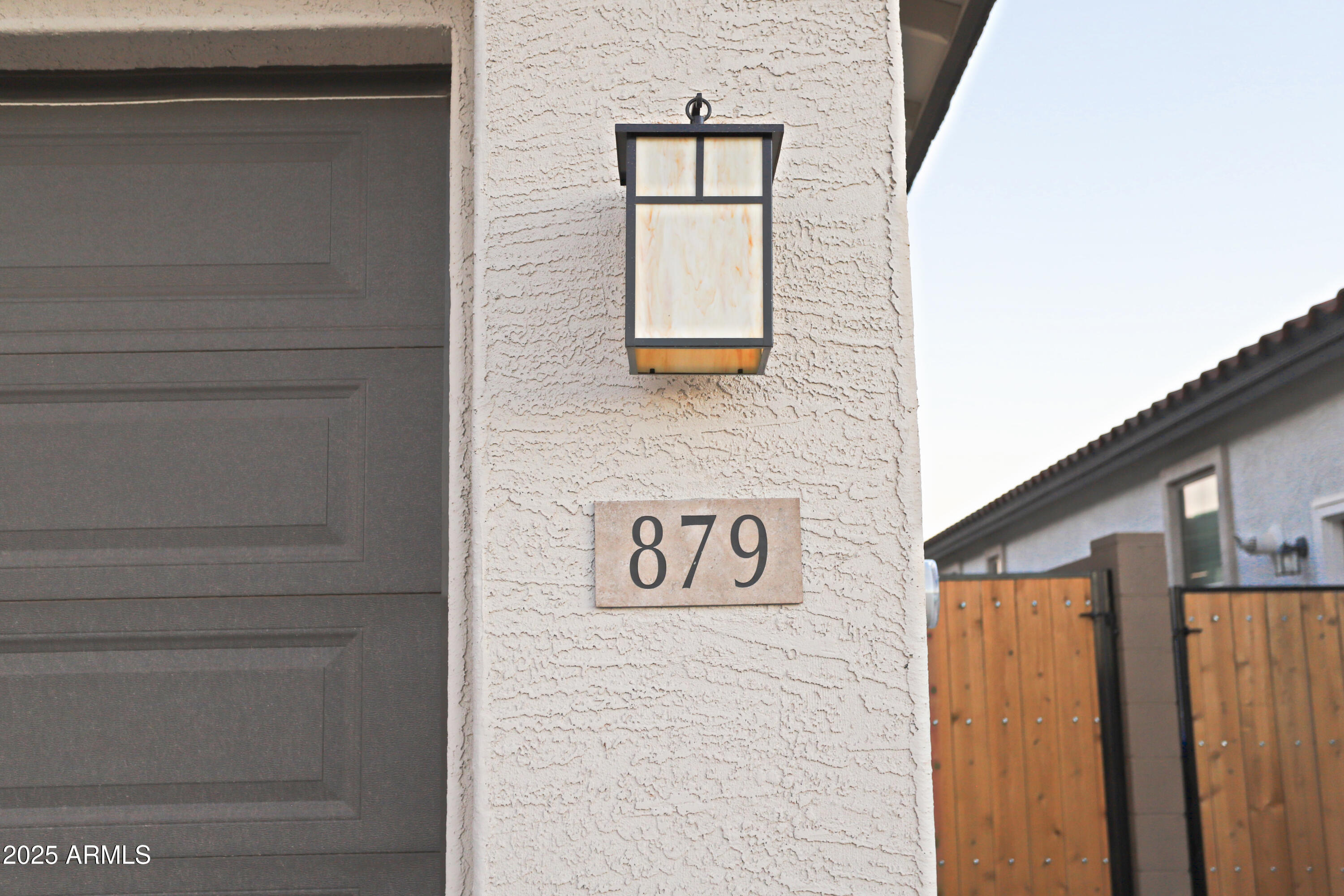 879 W FINCH Drive
