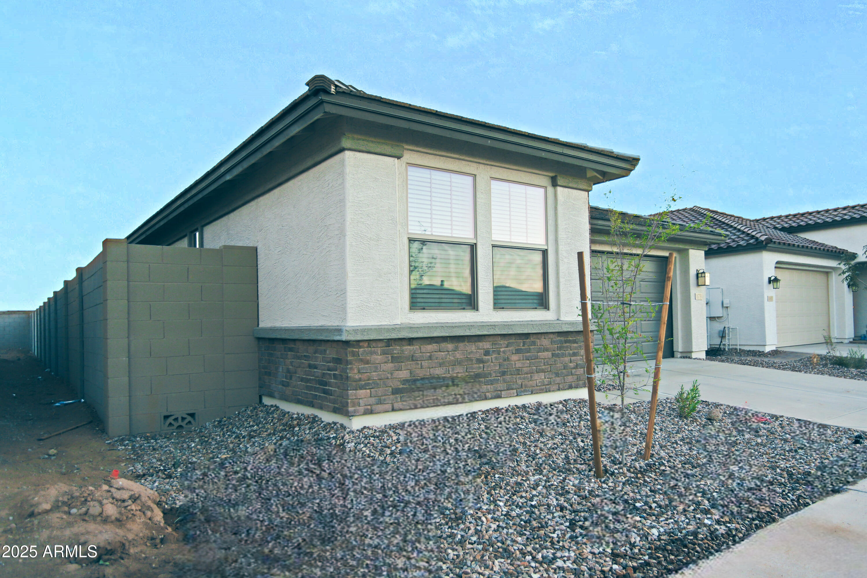 879 W FINCH Drive
