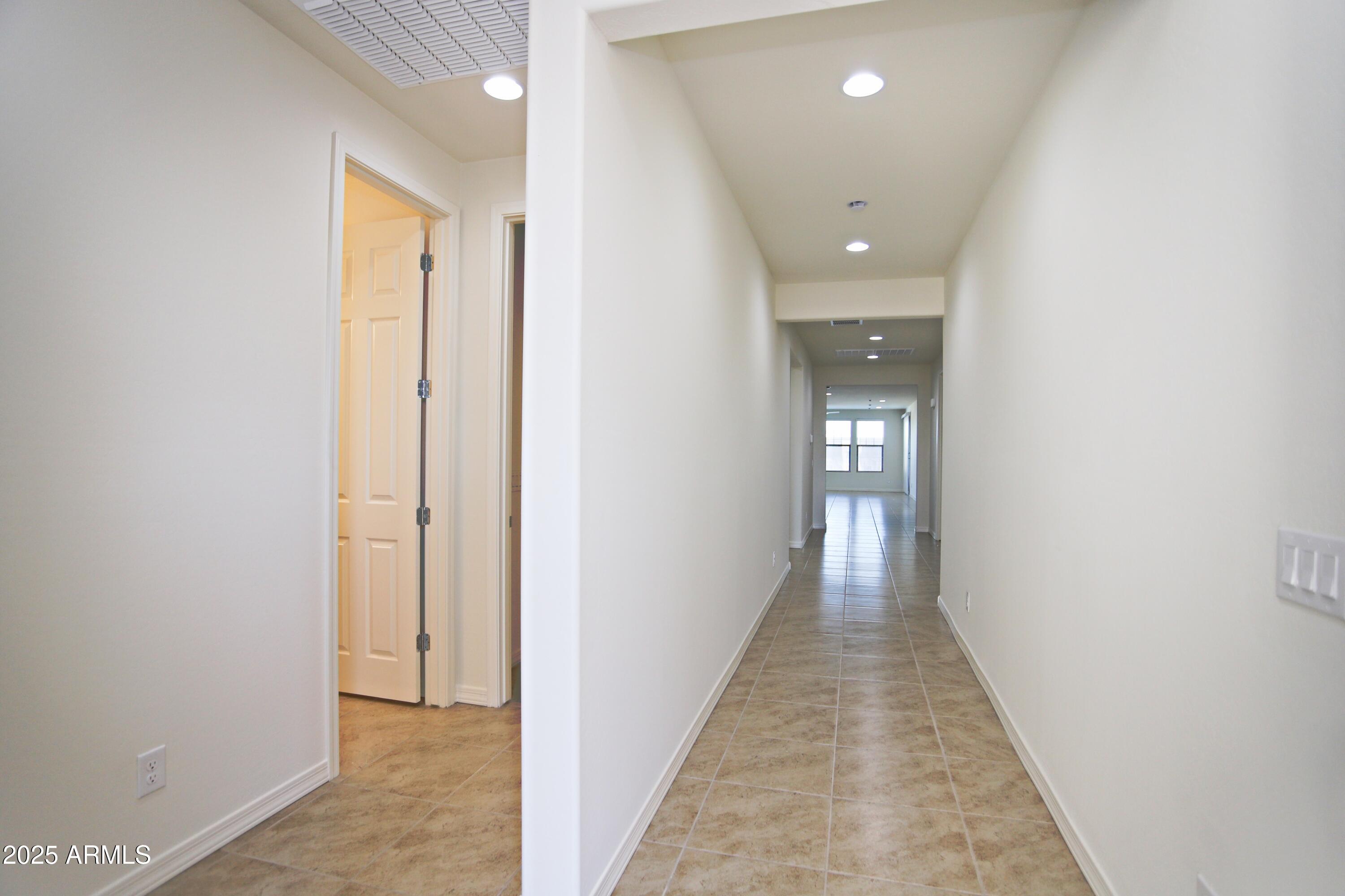 879 W FINCH Drive