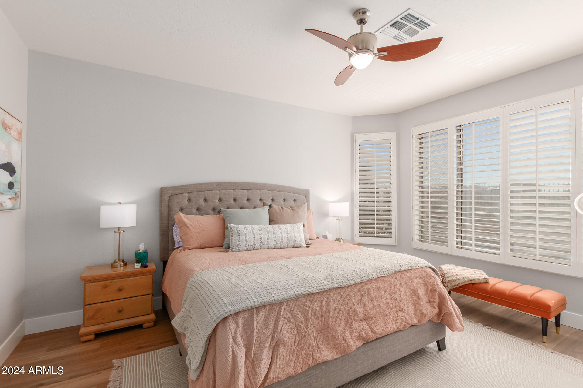 3725 E Meadowview Drive