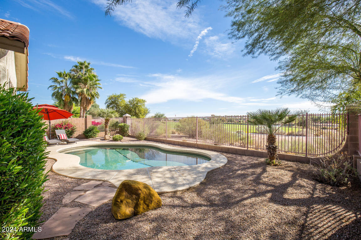 3725 E Meadowview Drive