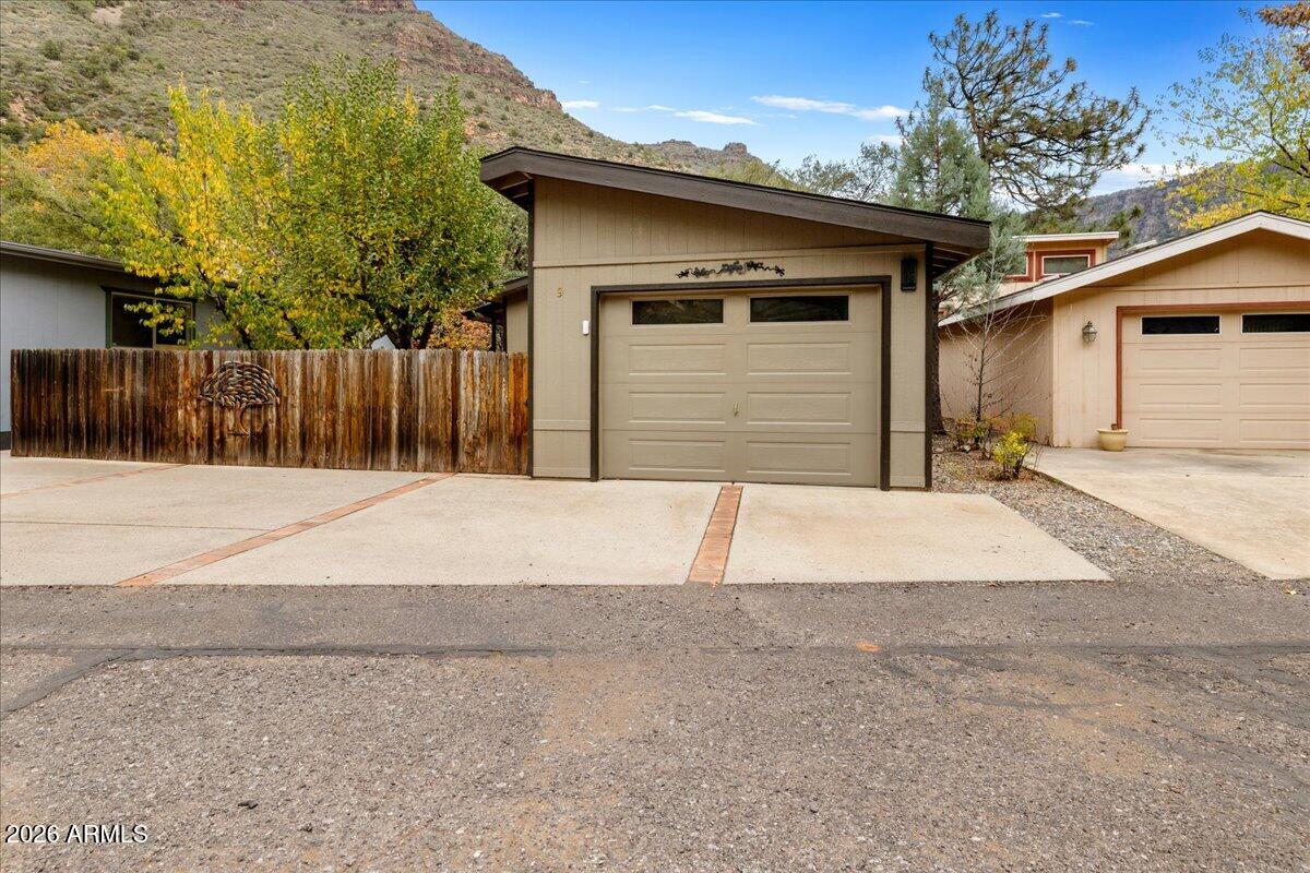 4426 N State Rte 89A -- 9