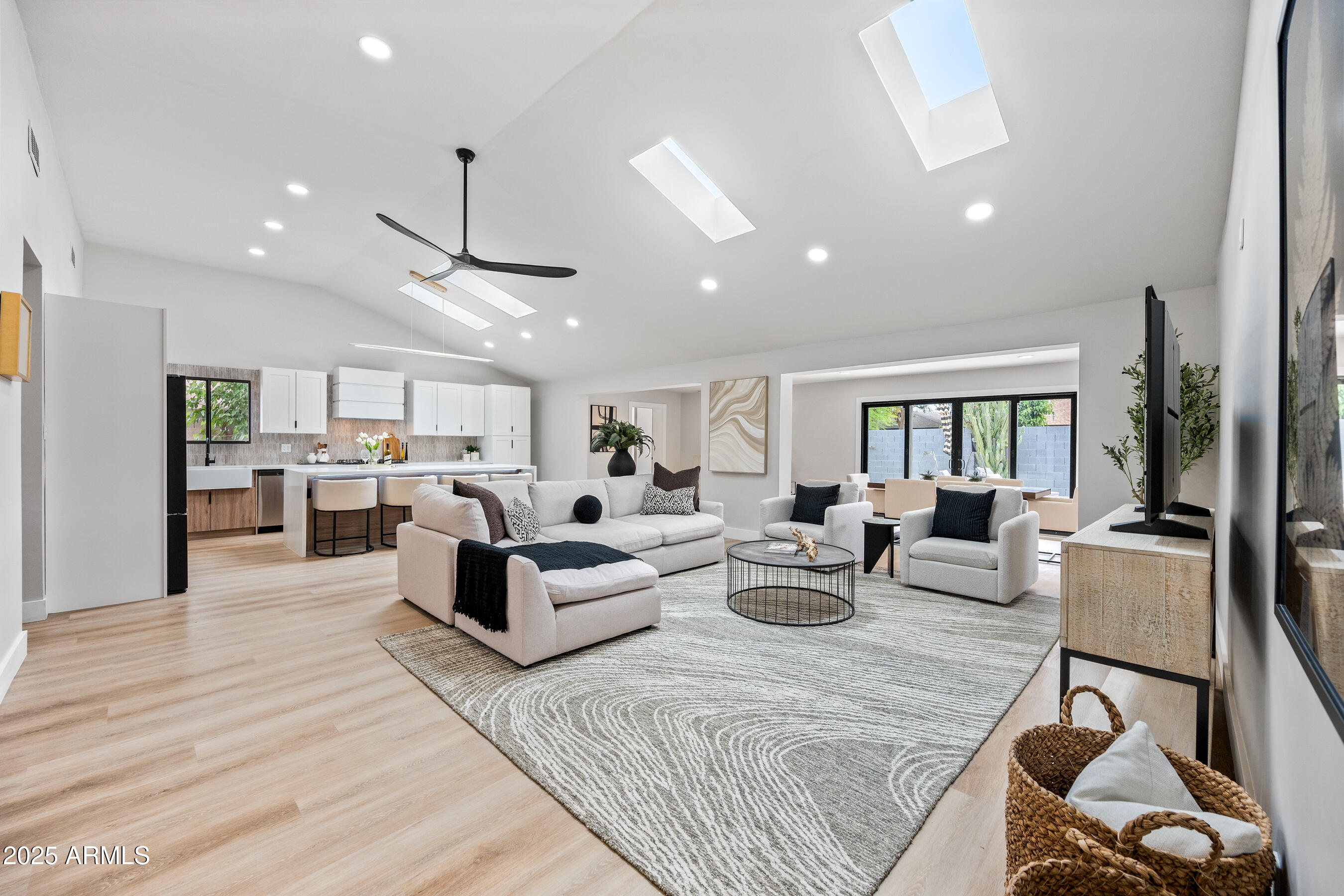 8544 E HEATHERBRAE Drive