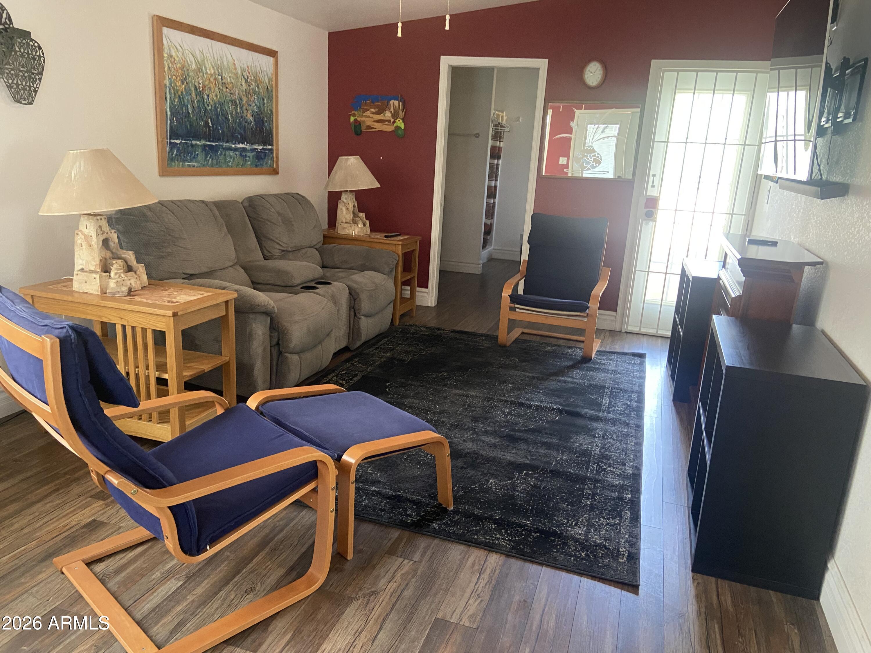 2082 W KLAMATH Avenue