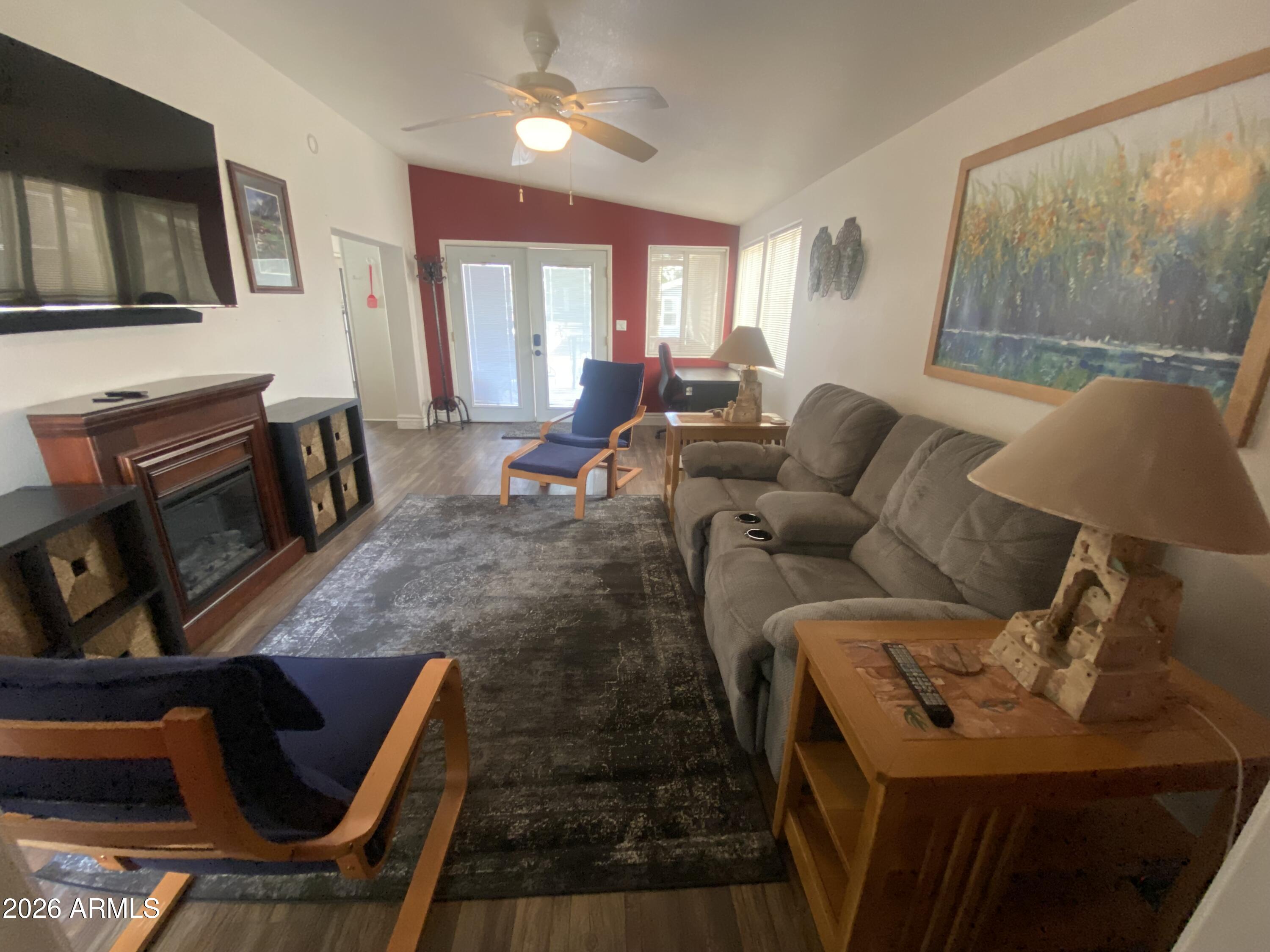 2082 W KLAMATH Avenue