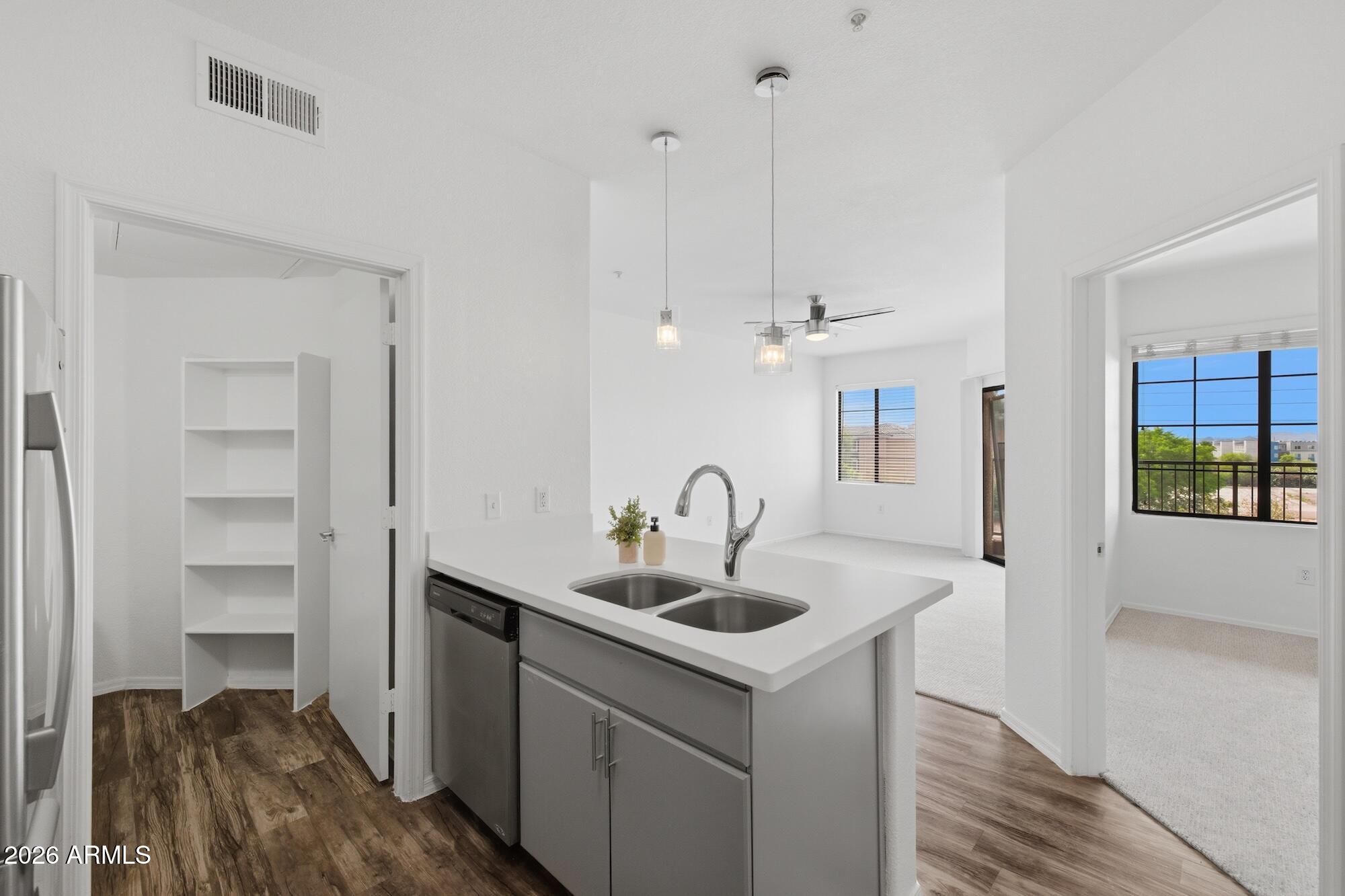 5302 E VAN BUREN Street 3065