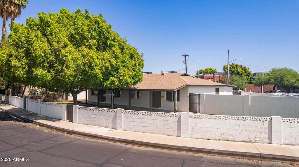 Photo of 610 E San Juan Avenue, Phoenix, AZ 85012 (MLS # 6974438)
