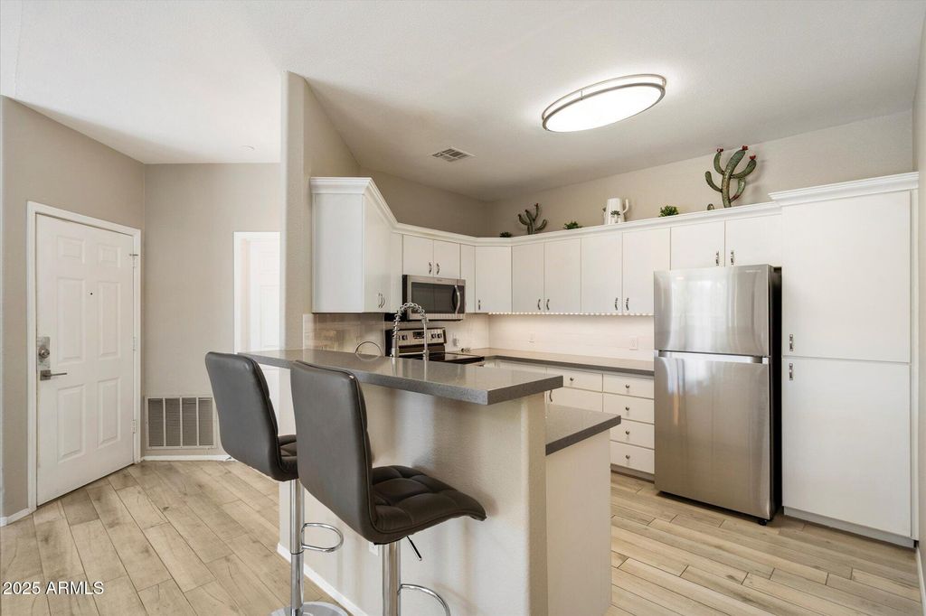 Photo of 9550 E Thunderbird Road #213, Scottsdale, AZ 85260 (MLS # 6949166)