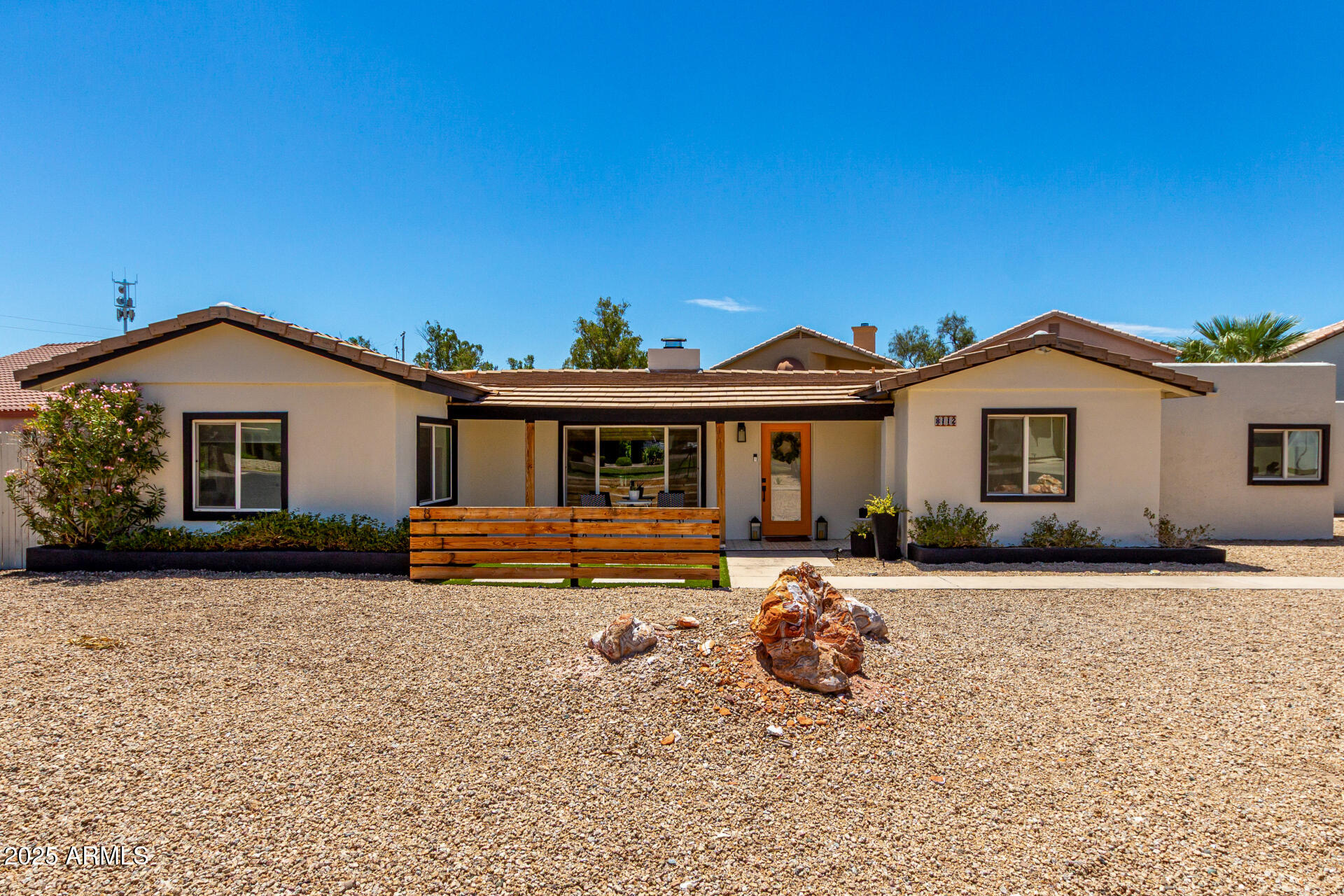8112 N 10TH Place