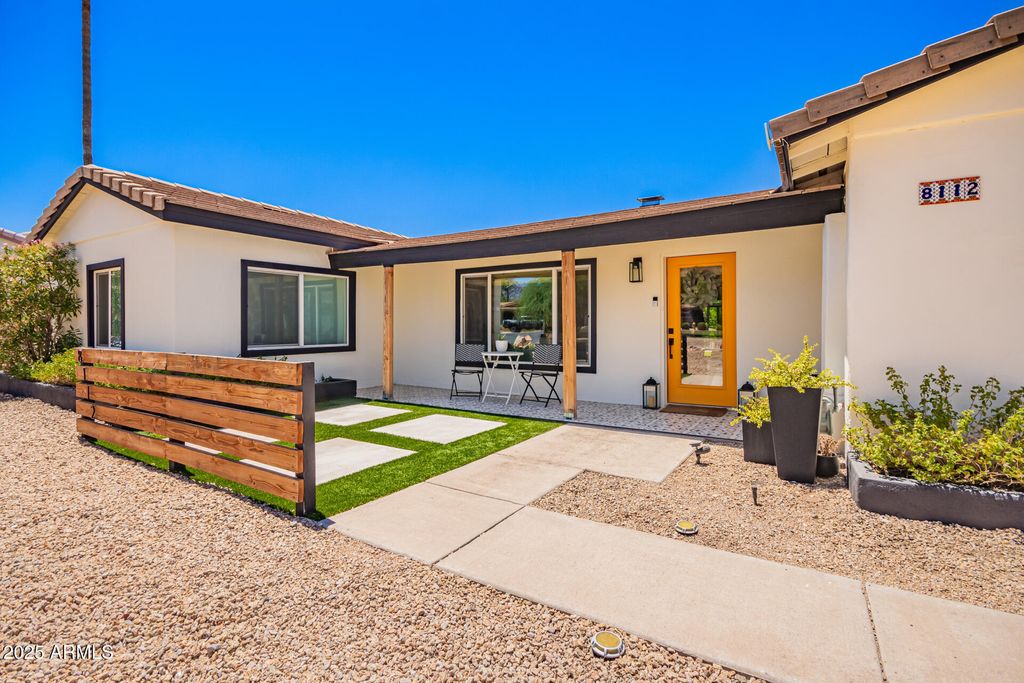 Photo of 8112 N 10th Place, Phoenix, AZ 85020 (MLS # 7030131)