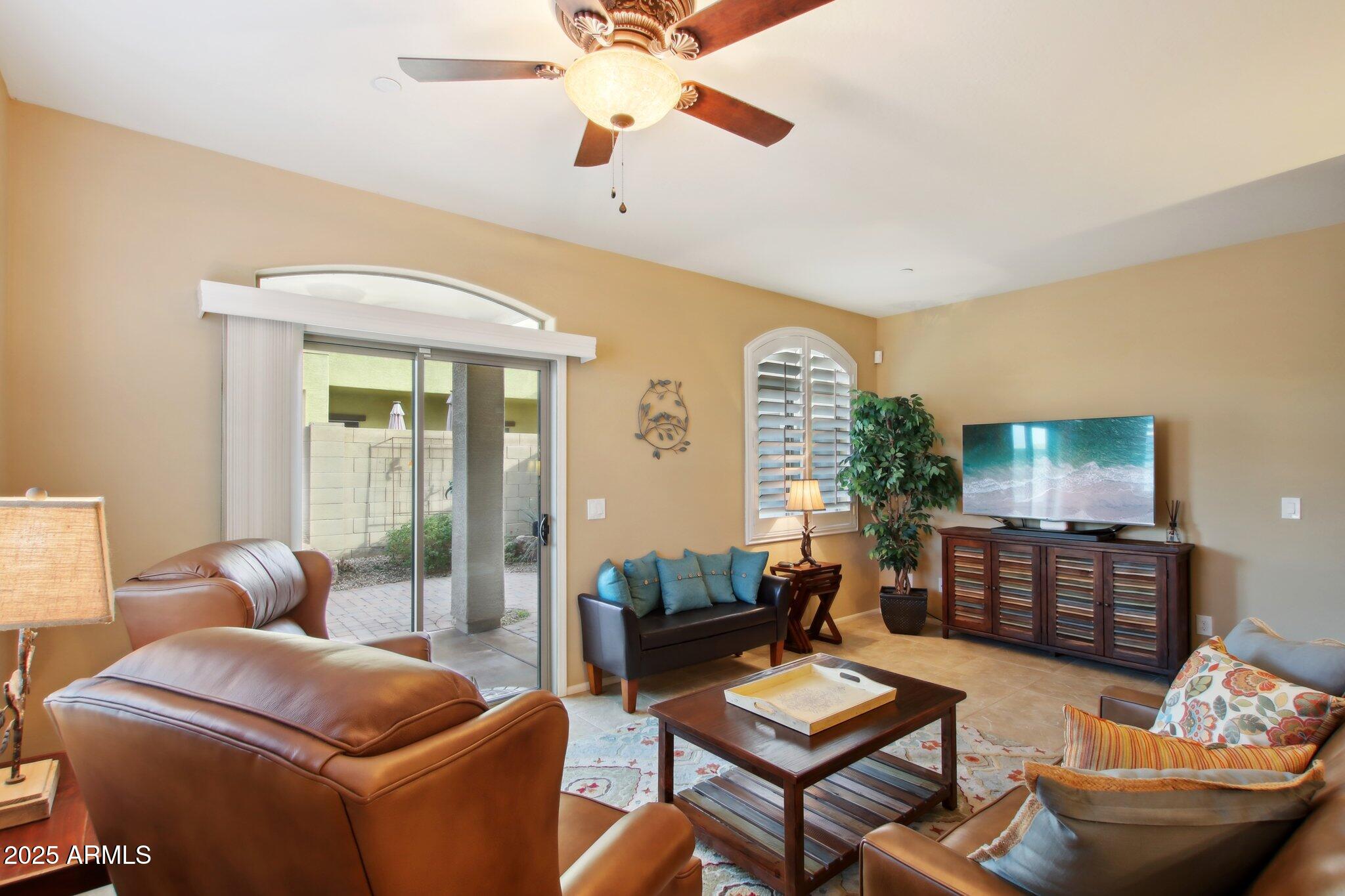 2725 E MINE CREEK Road 1121