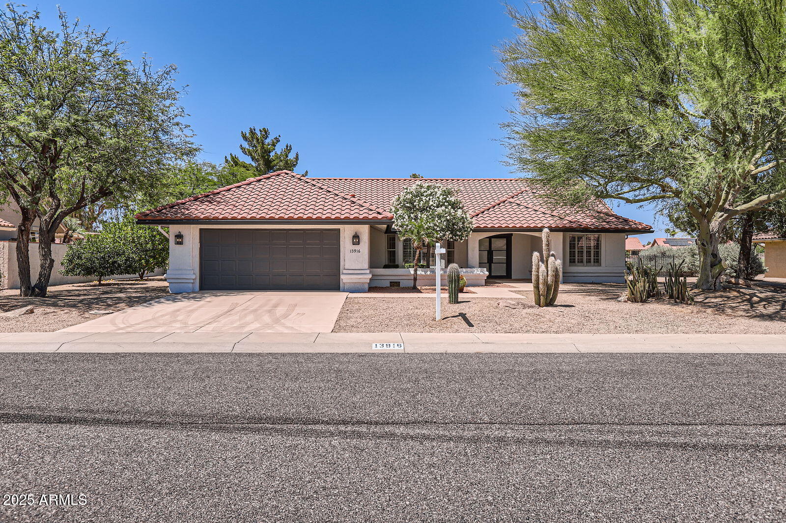 13916 W WHITEWOOD Drive