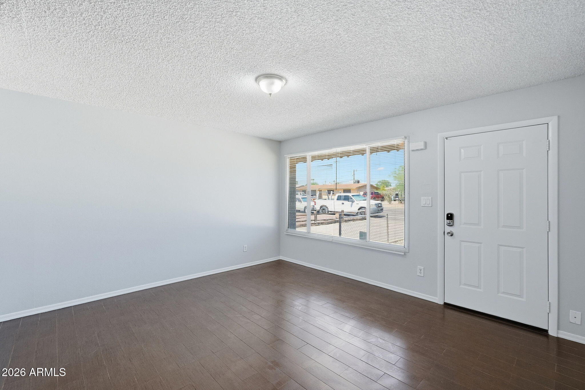 2219 W CHOLLA Street