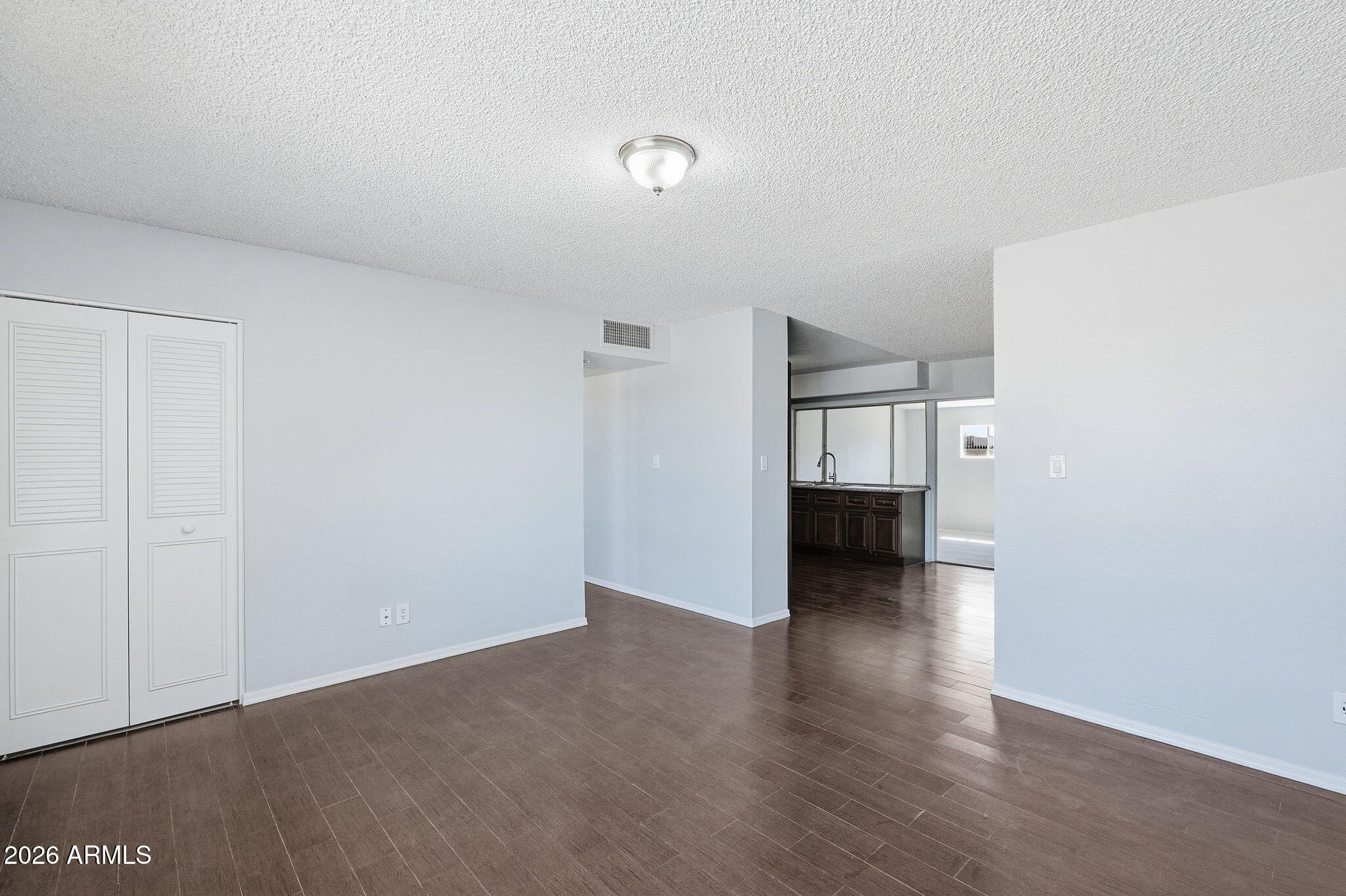 2219 W CHOLLA Street