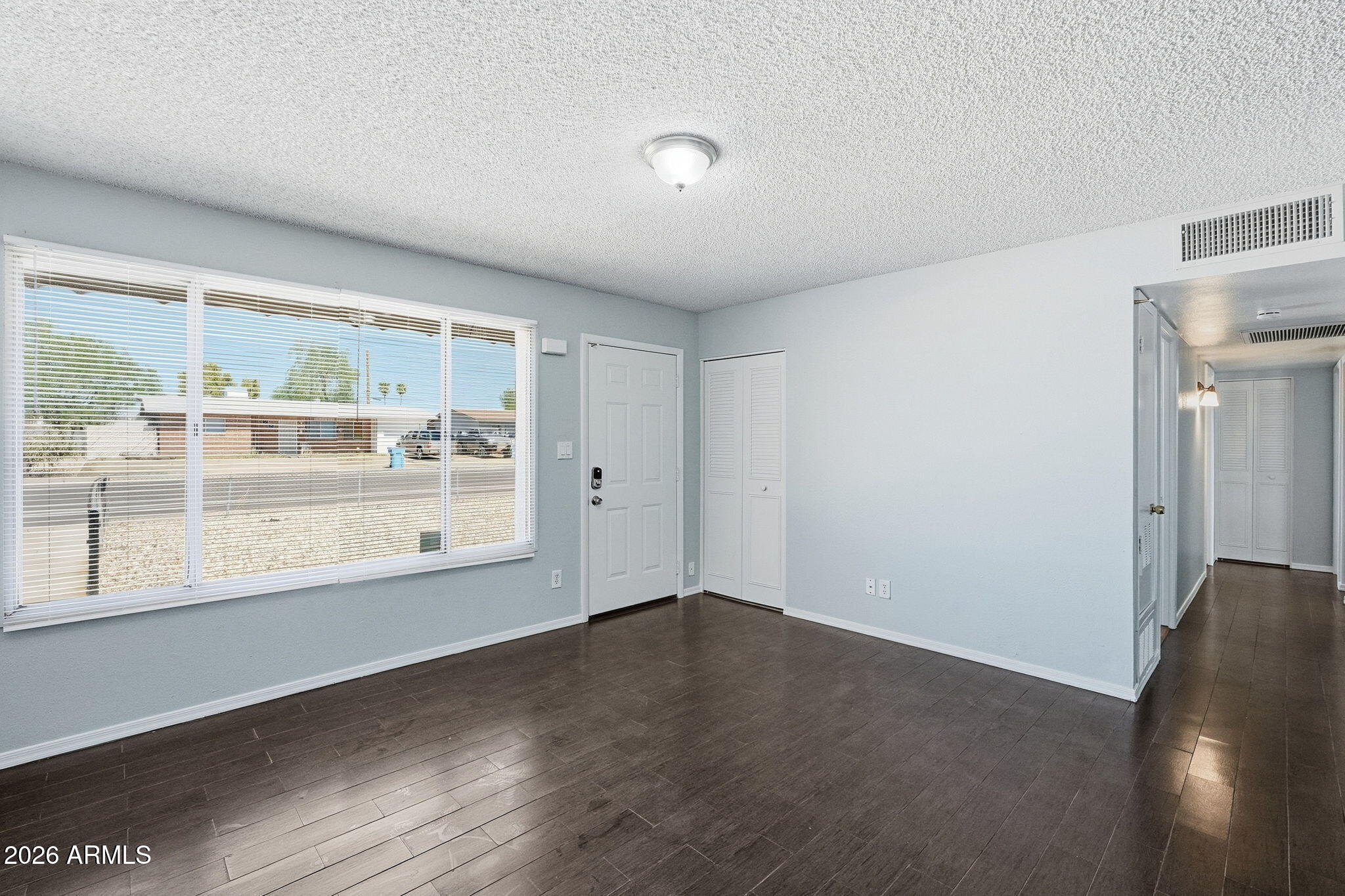 2219 W CHOLLA Street