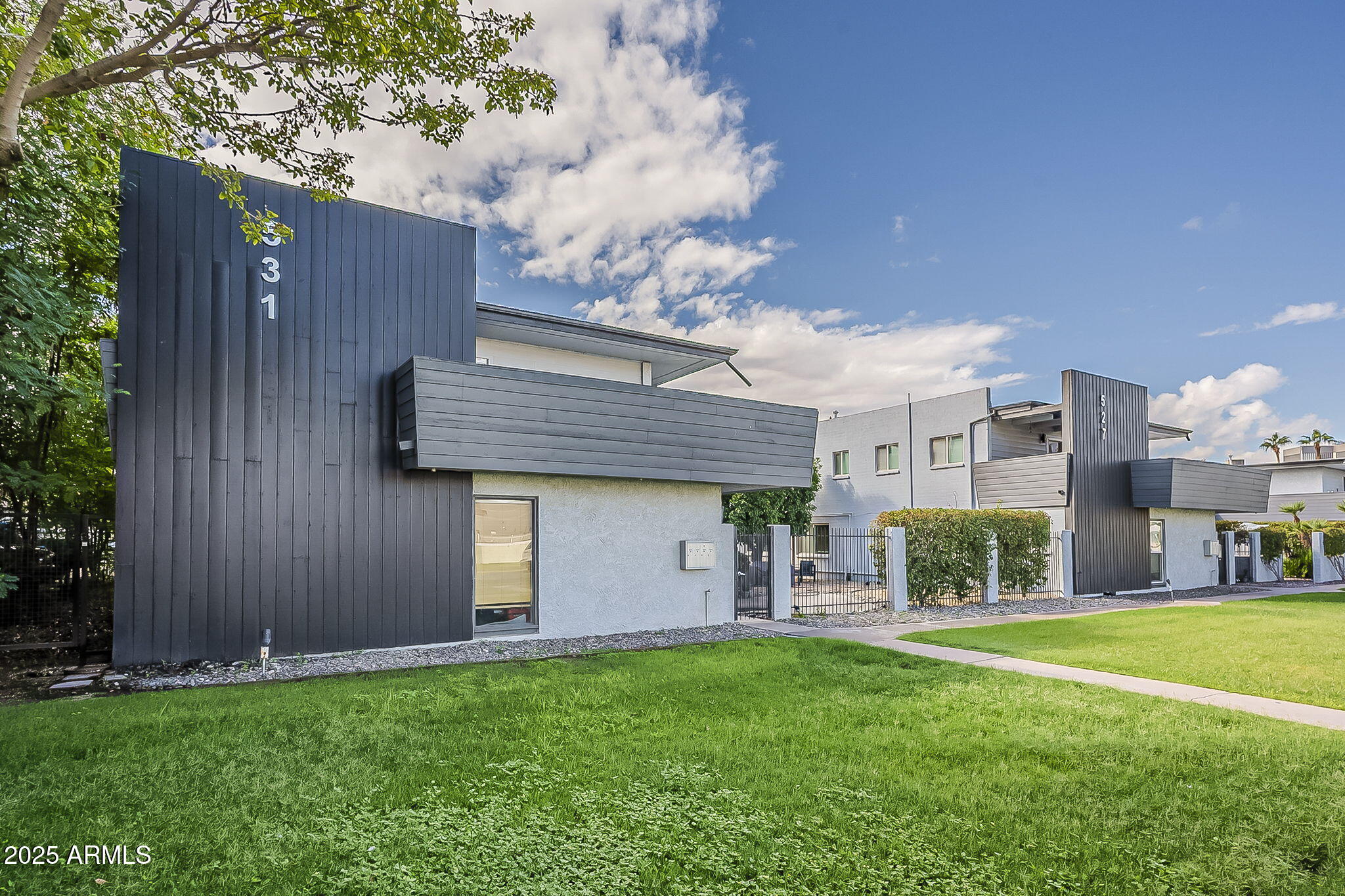 531 E ROANOKE Avenue D