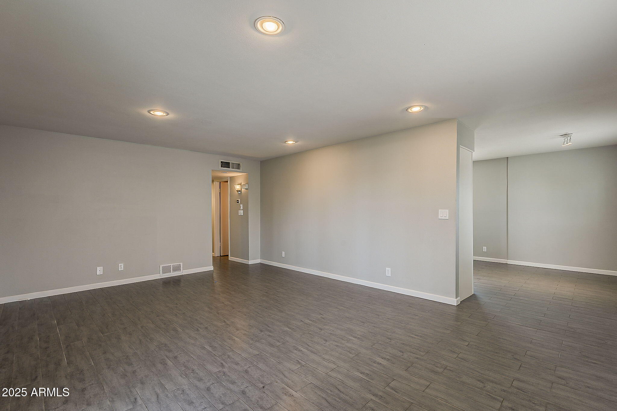 531 E ROANOKE Avenue D