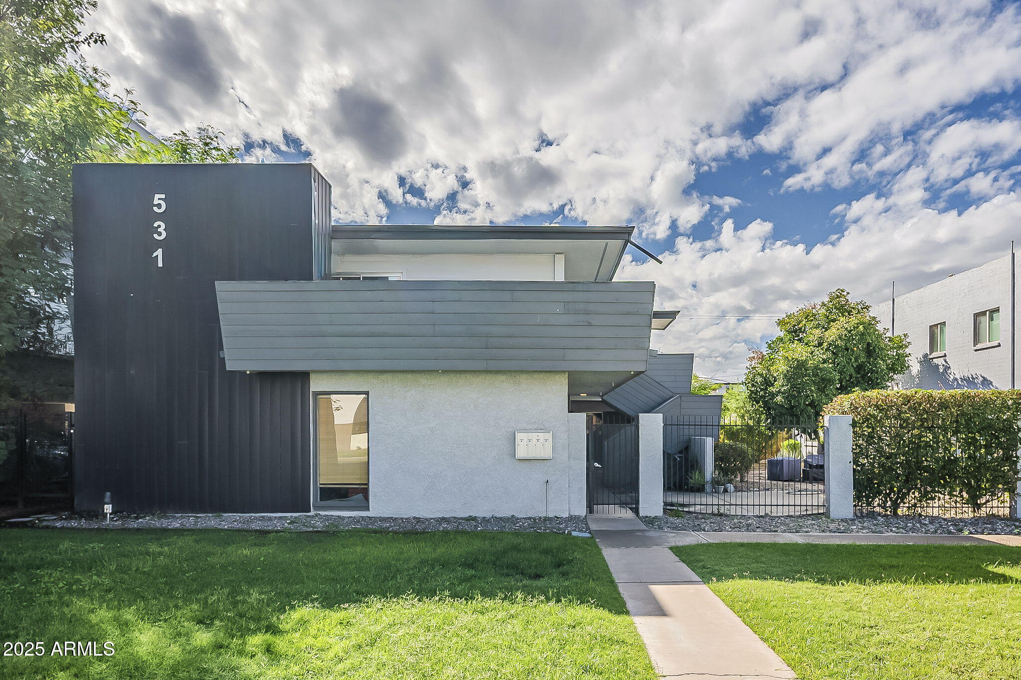 531 E ROANOKE Avenue D