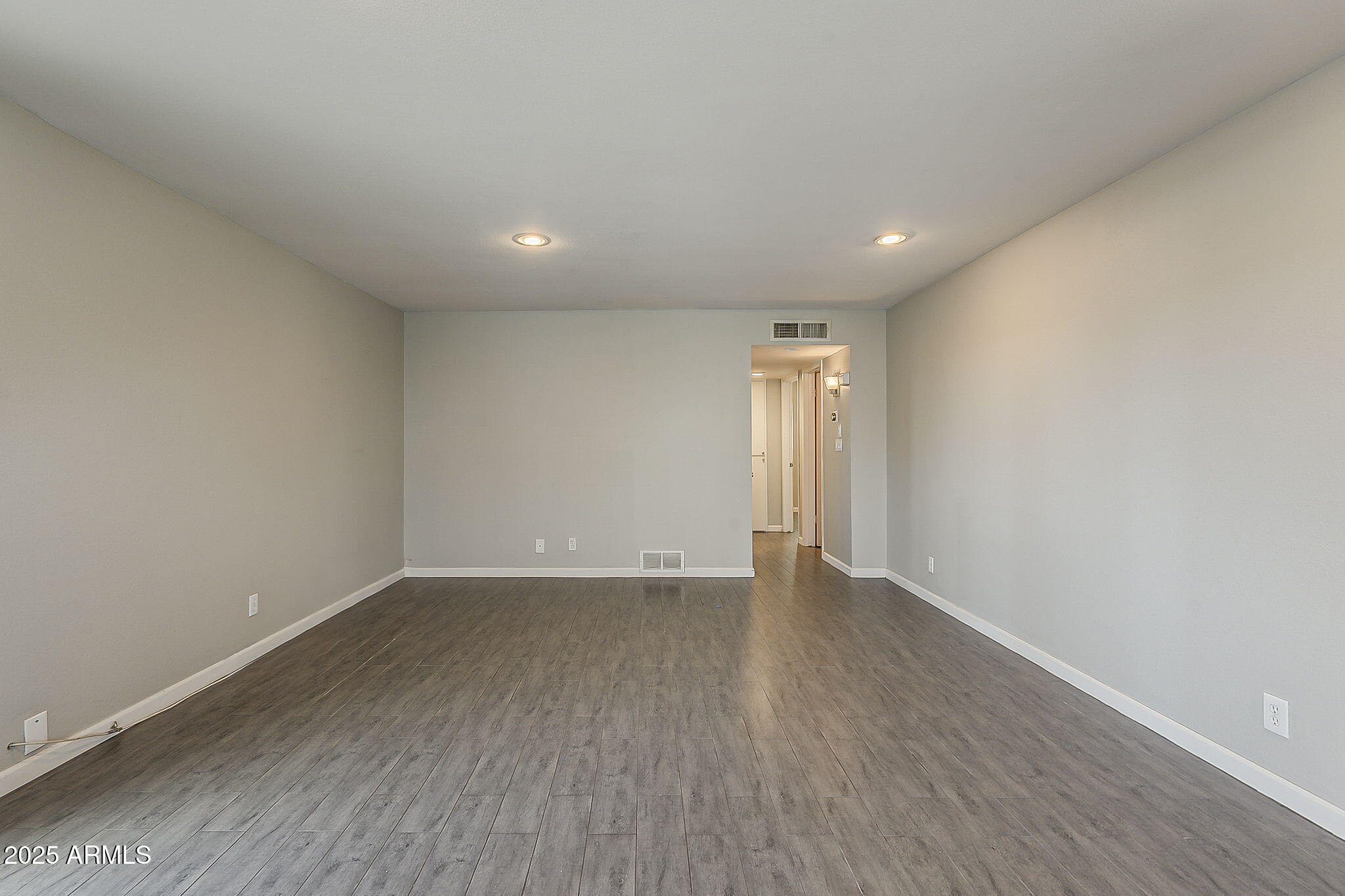 531 E ROANOKE Avenue D