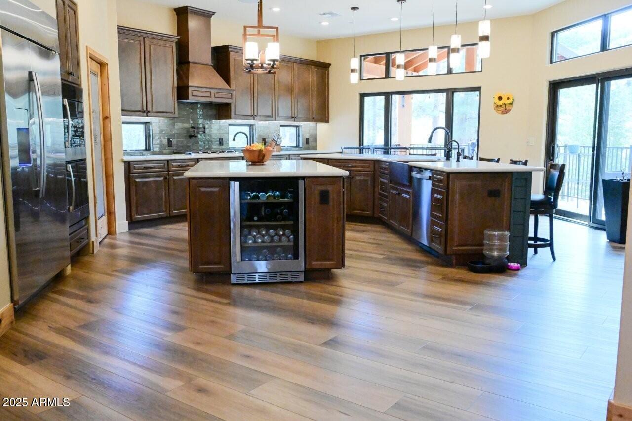 1903 E PHOENIX Circle