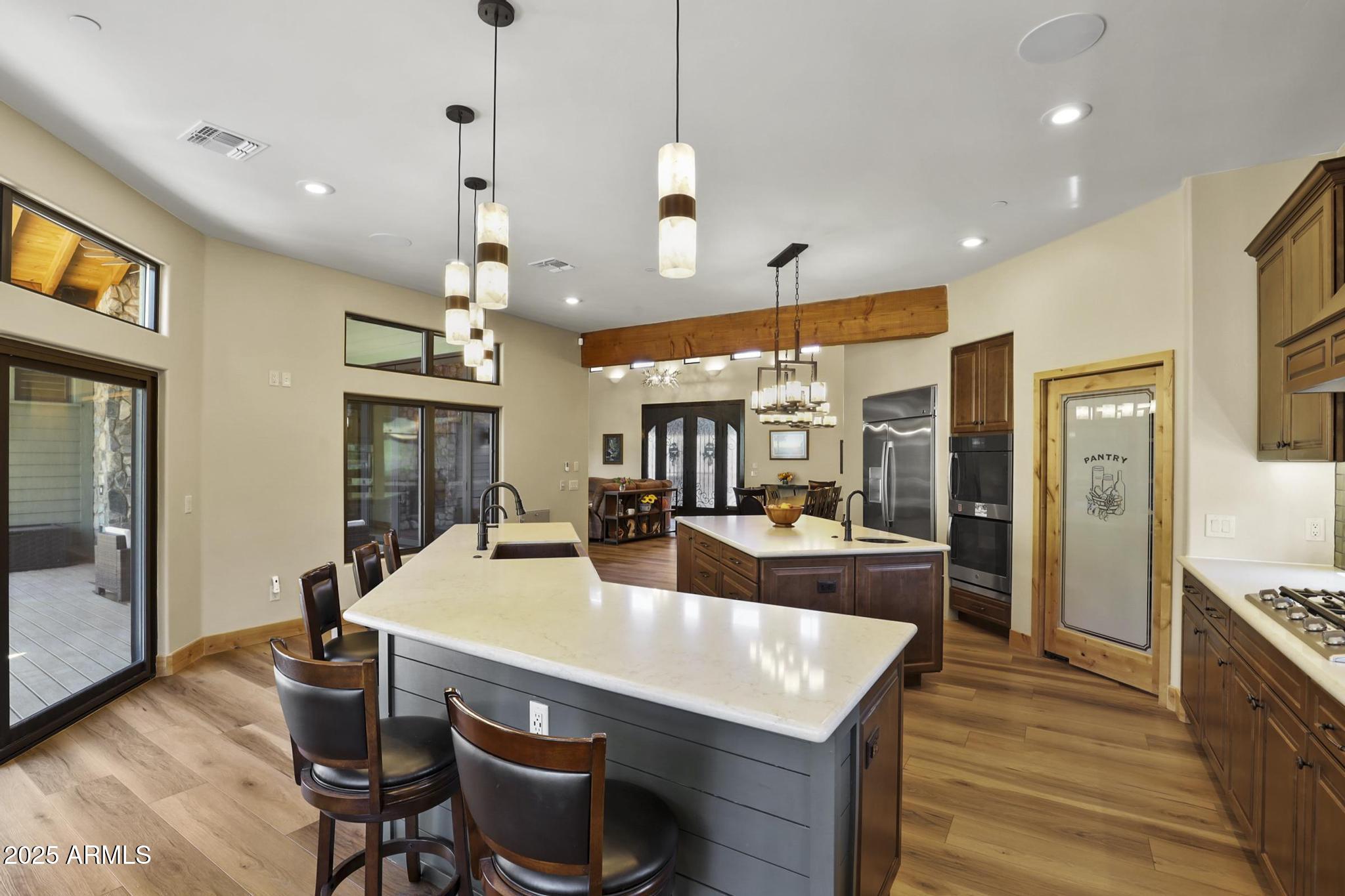 1903 E PHOENIX Circle