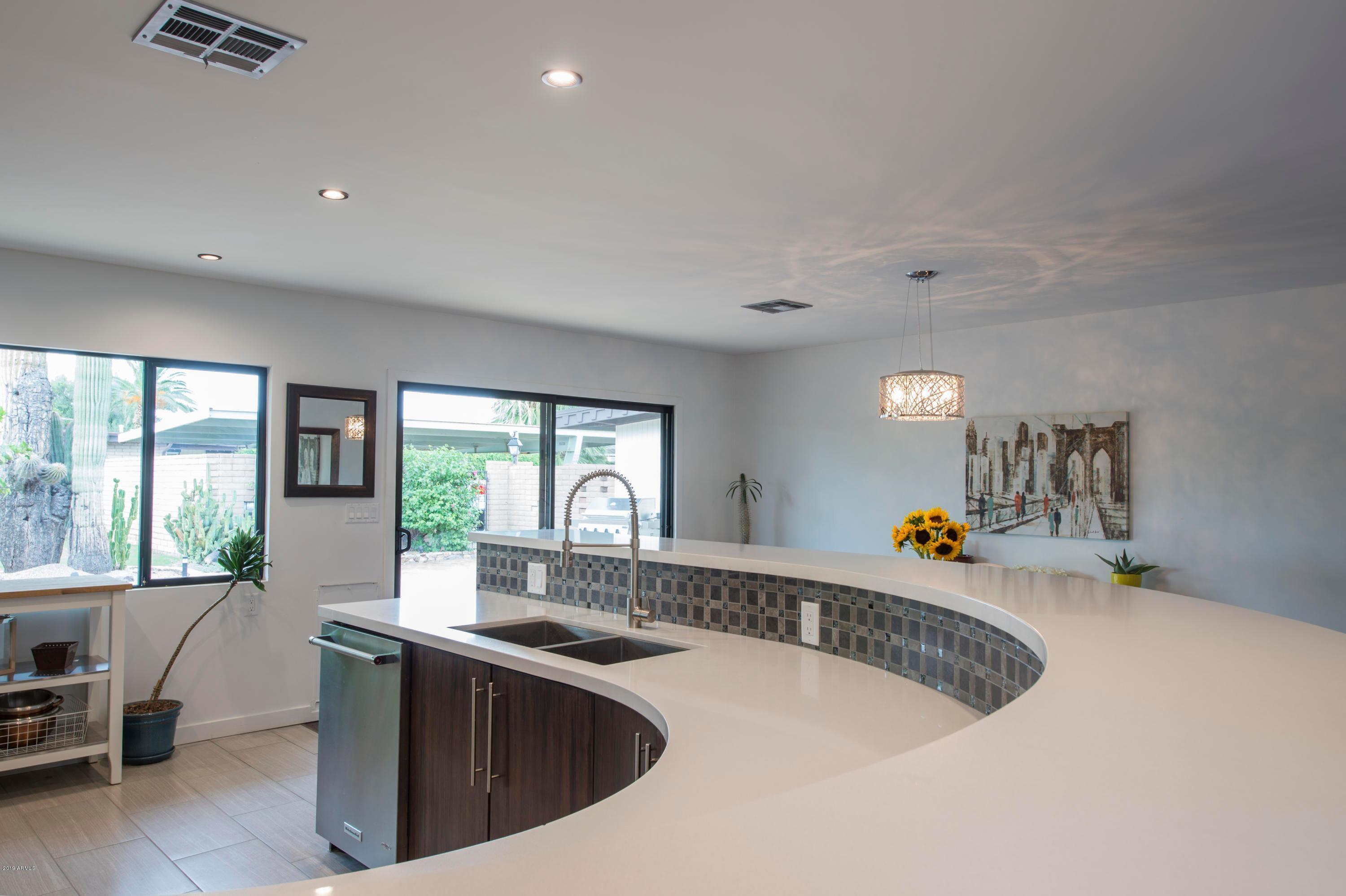 3732 E Glenrosa Avenue