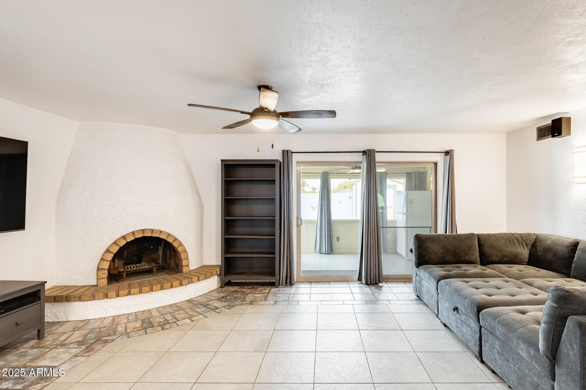 2609 N PLEASANT Drive