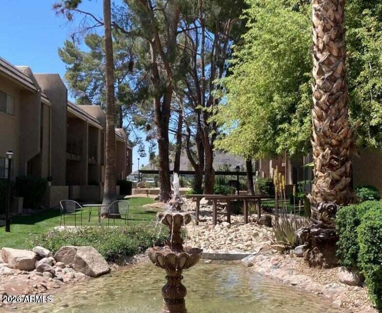 COURTYARD WITH MOUTAIN CAMELBACK VIEWS
