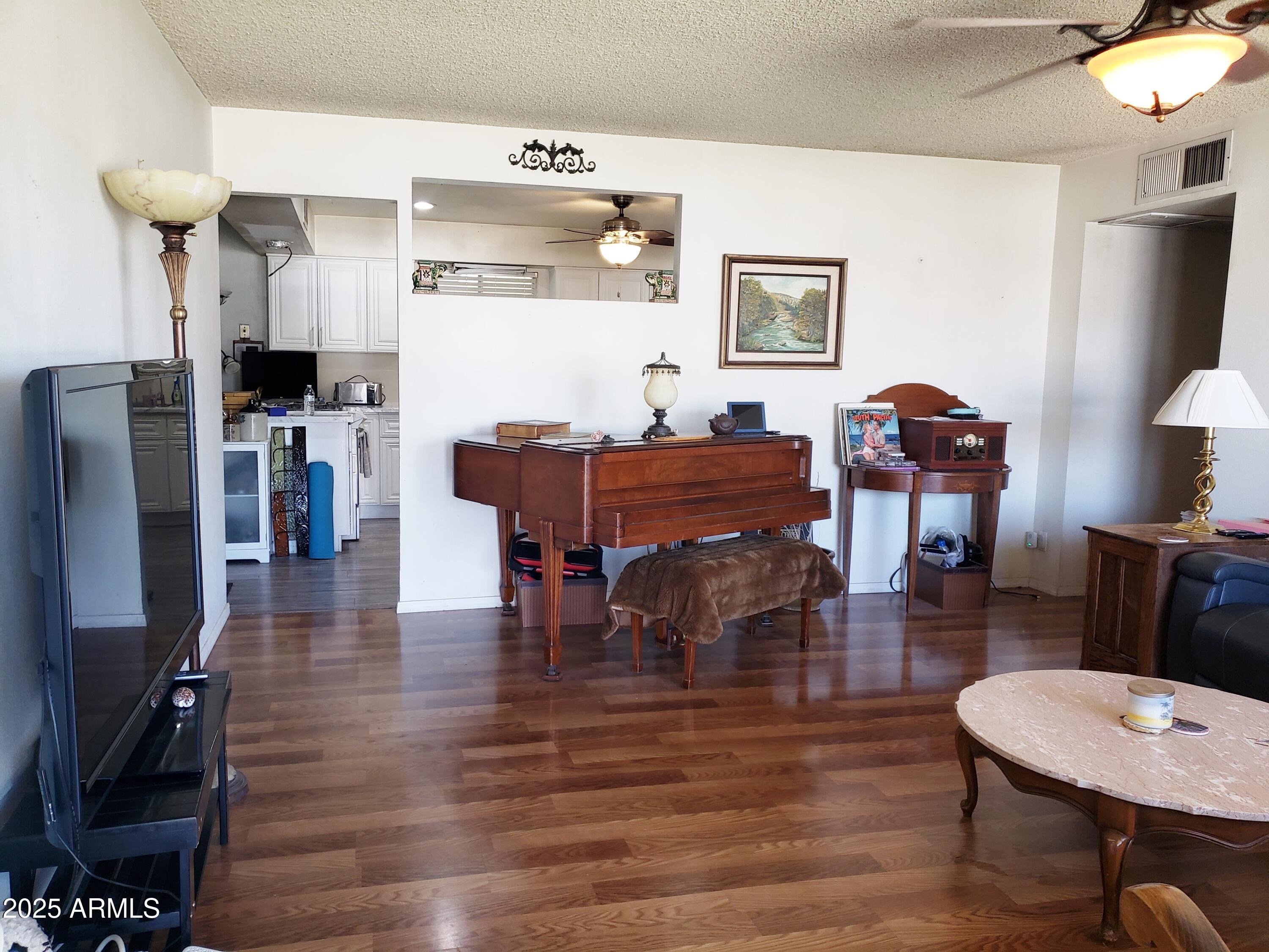 3141 W JOAN DE ARC Avenue