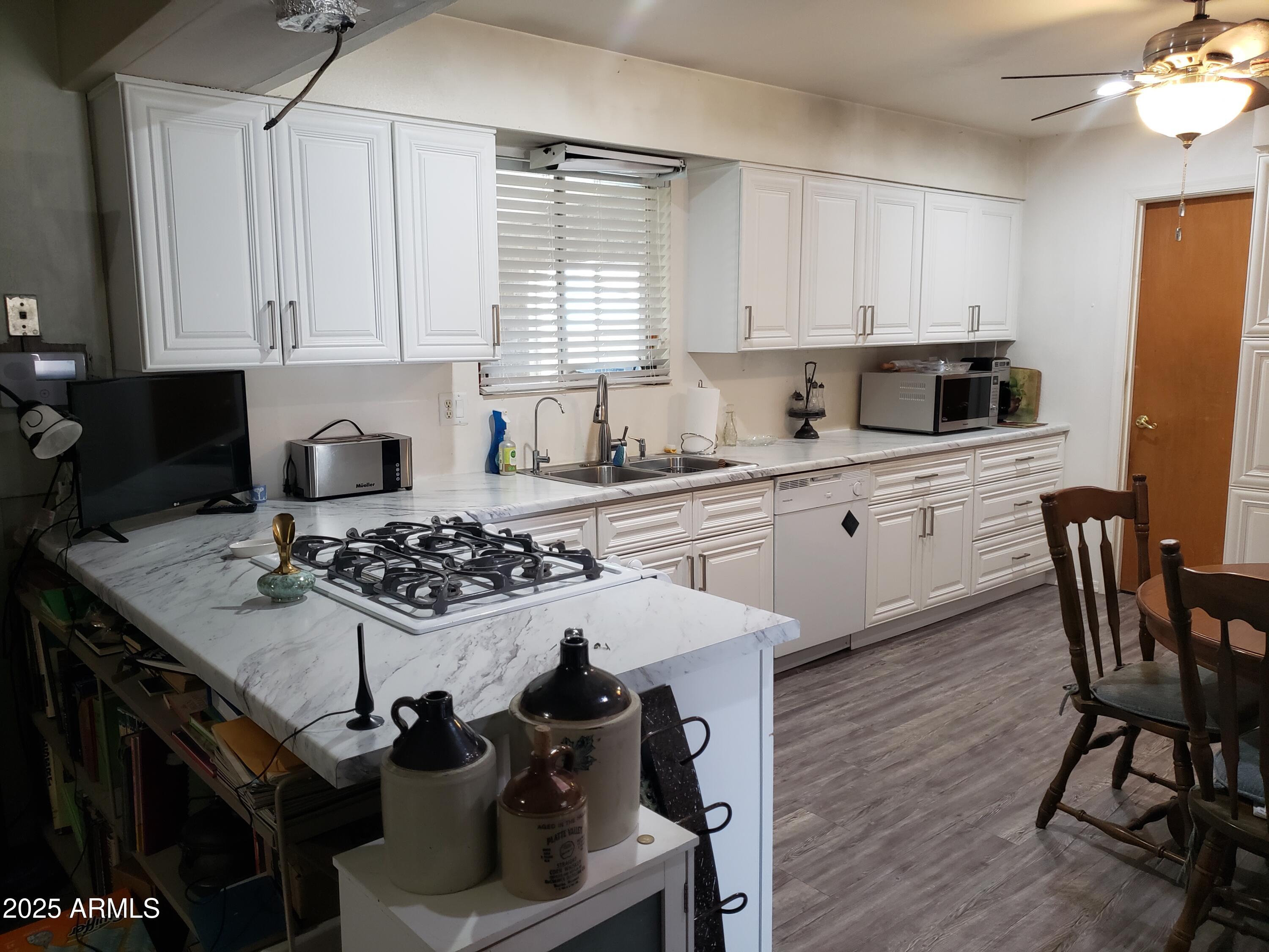 3141 W JOAN DE ARC Avenue