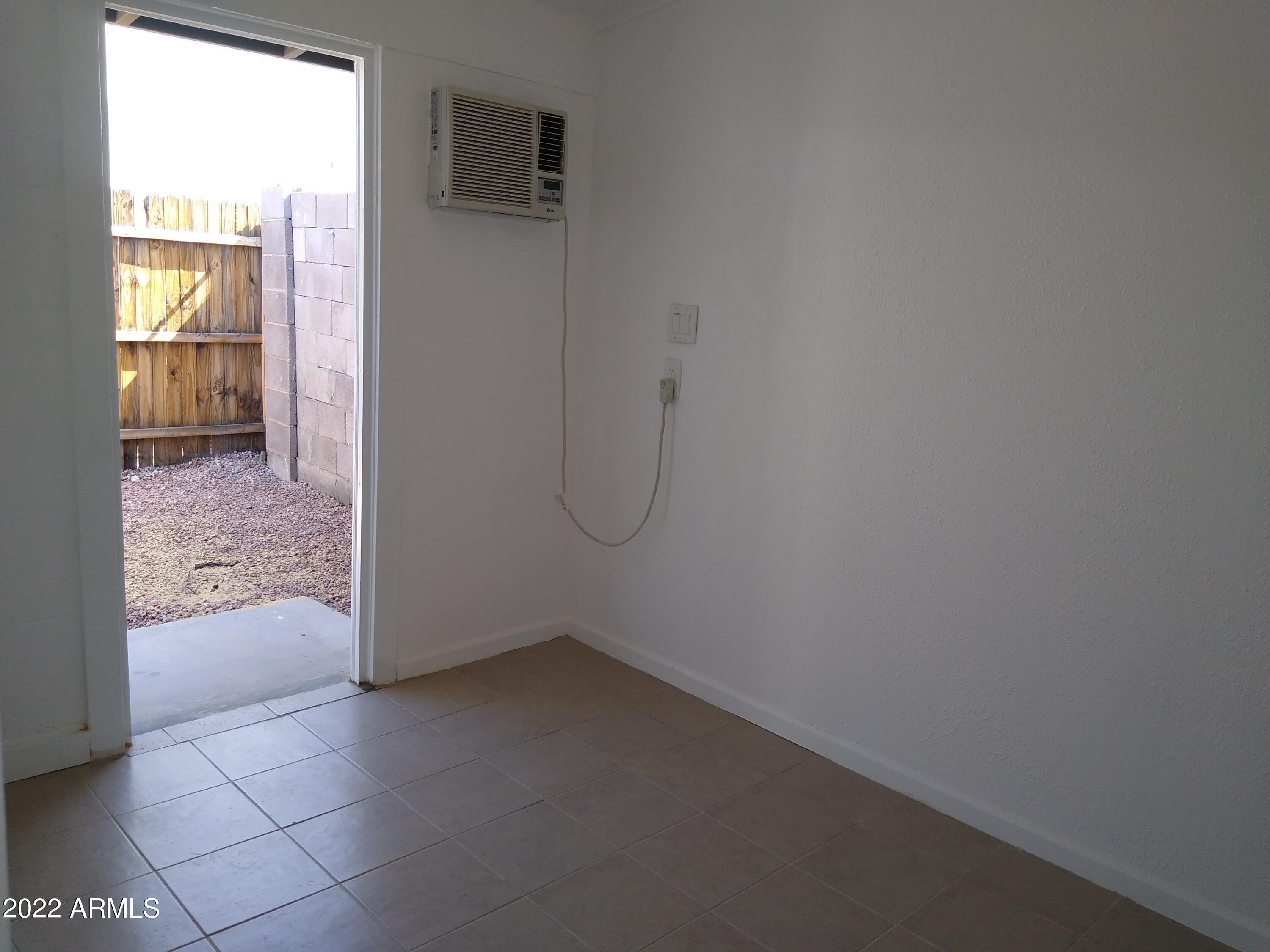 1627 E Pinchot Avenue