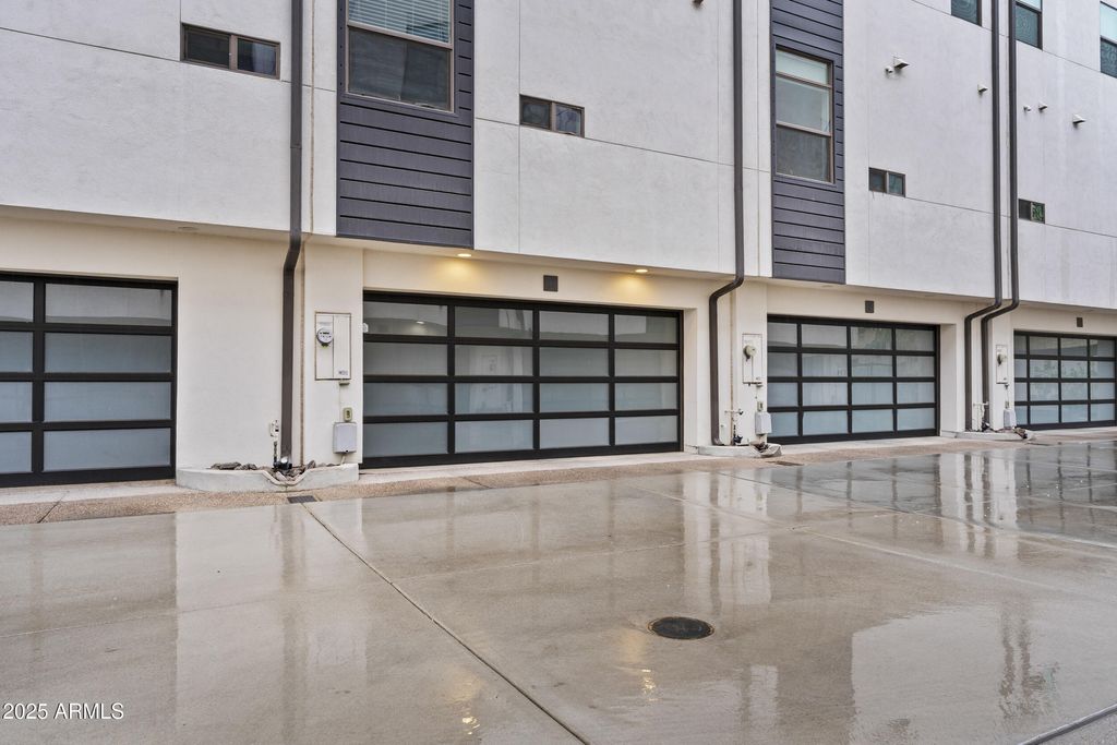 Photo of 325 E Coronado Road #8, Phoenix, AZ 85004 (MLS # 6977720)